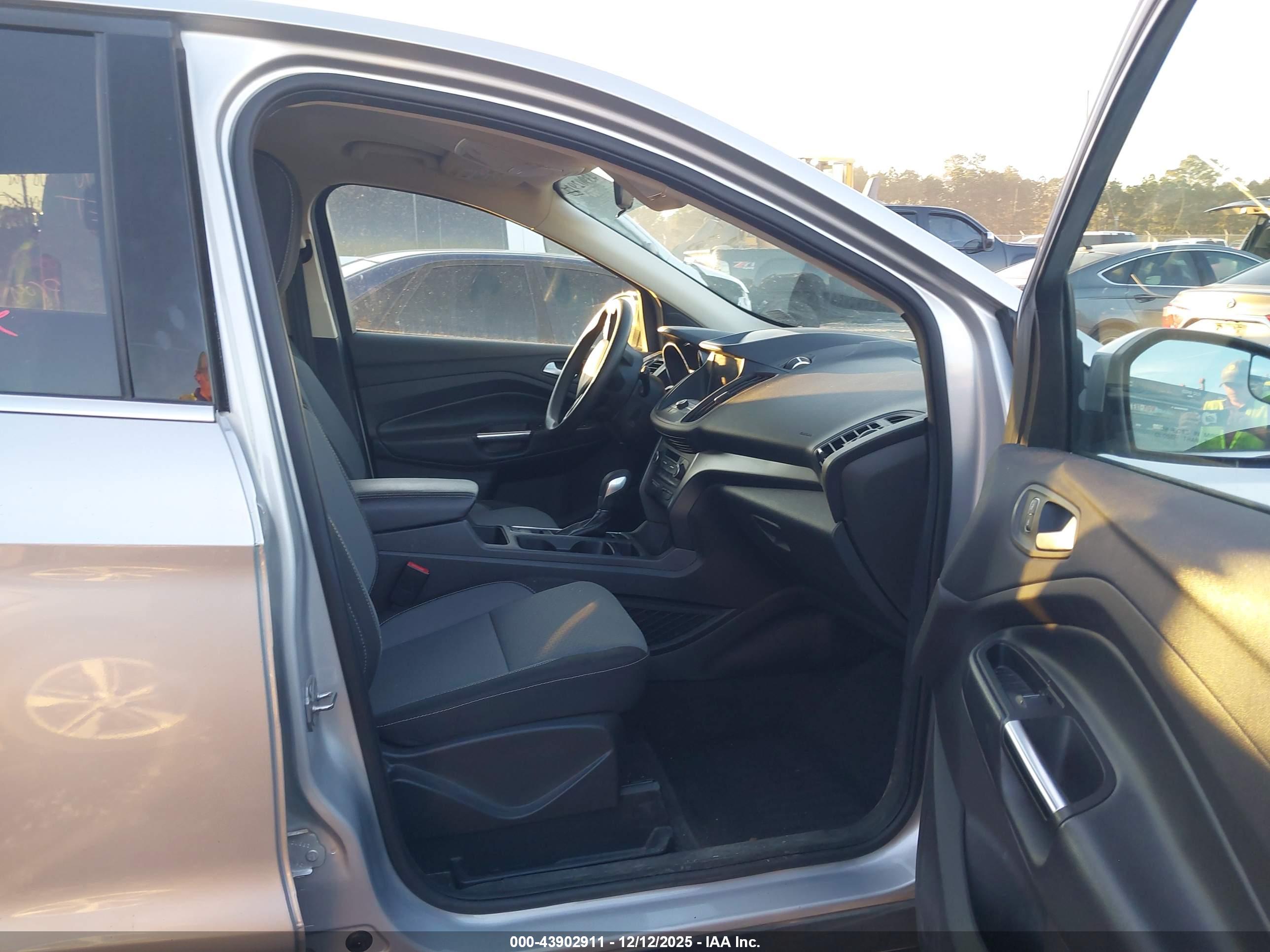 FORD ESCAPE image 5