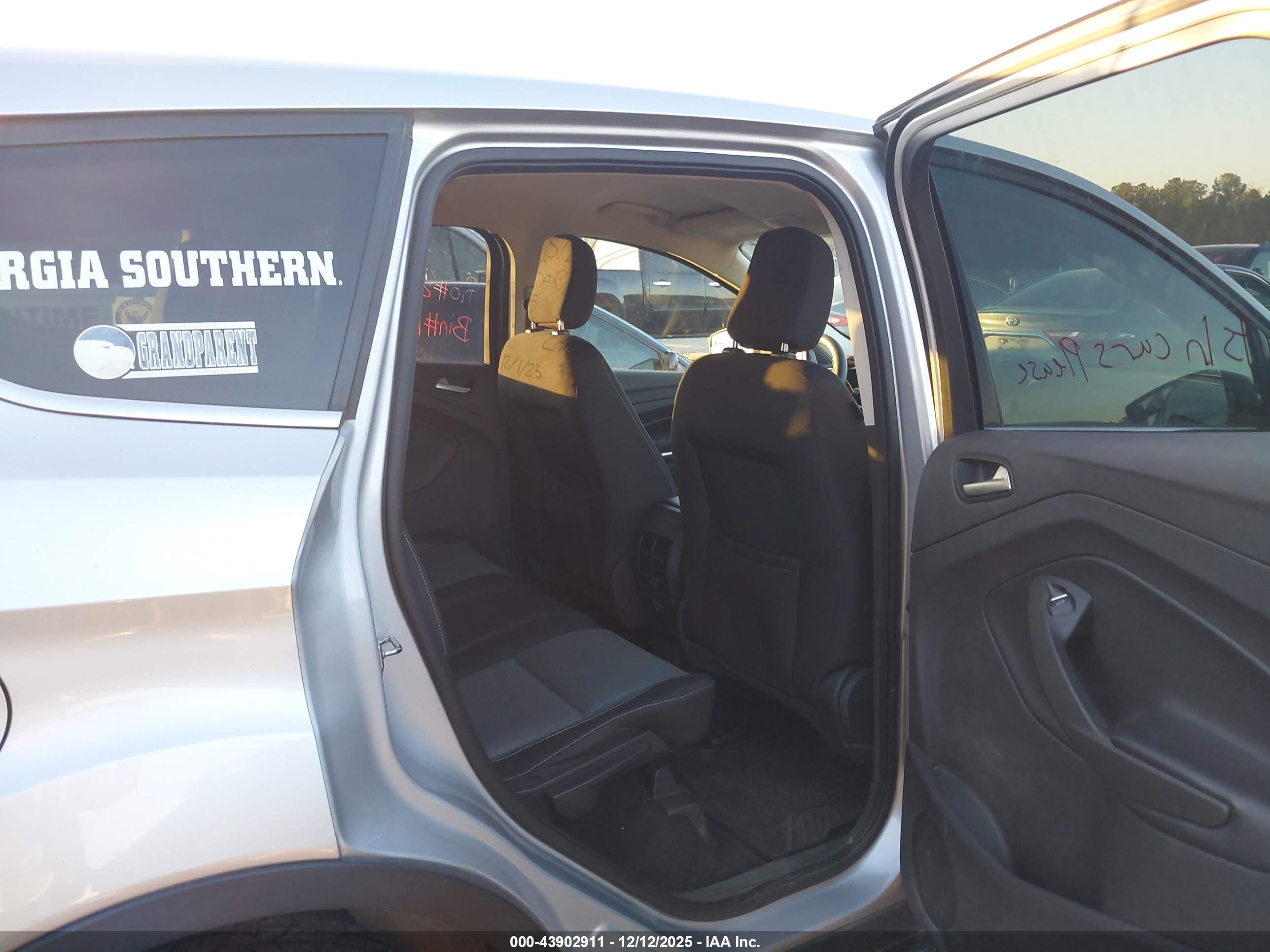 FORD ESCAPE image 8