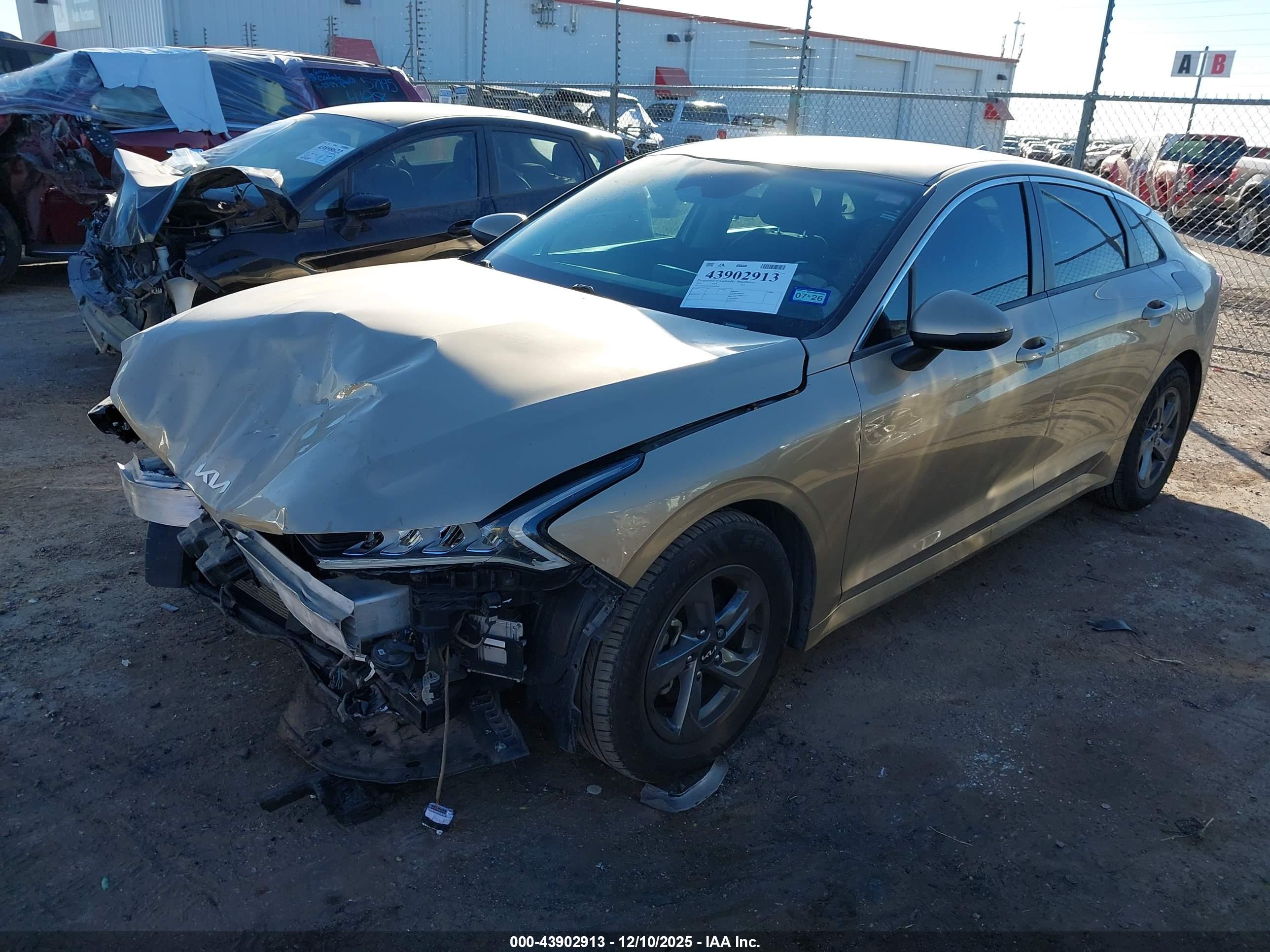 KIA K5 image 2