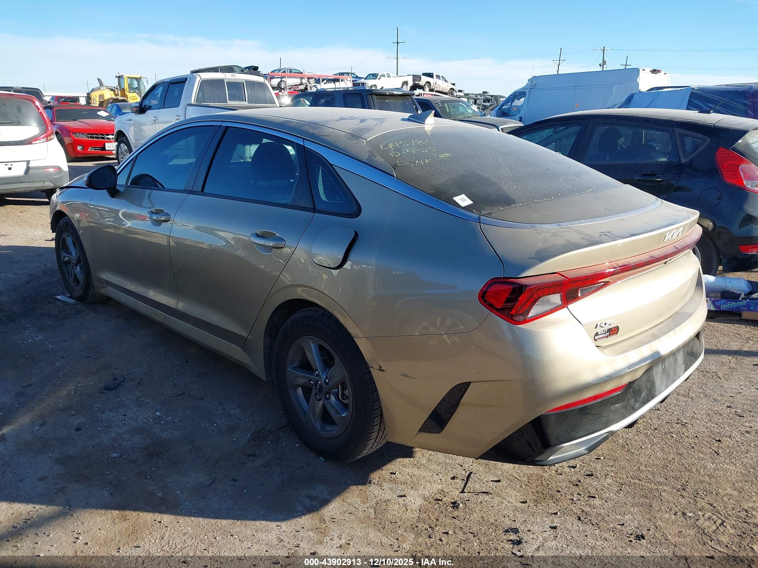 KIA K5 image 3