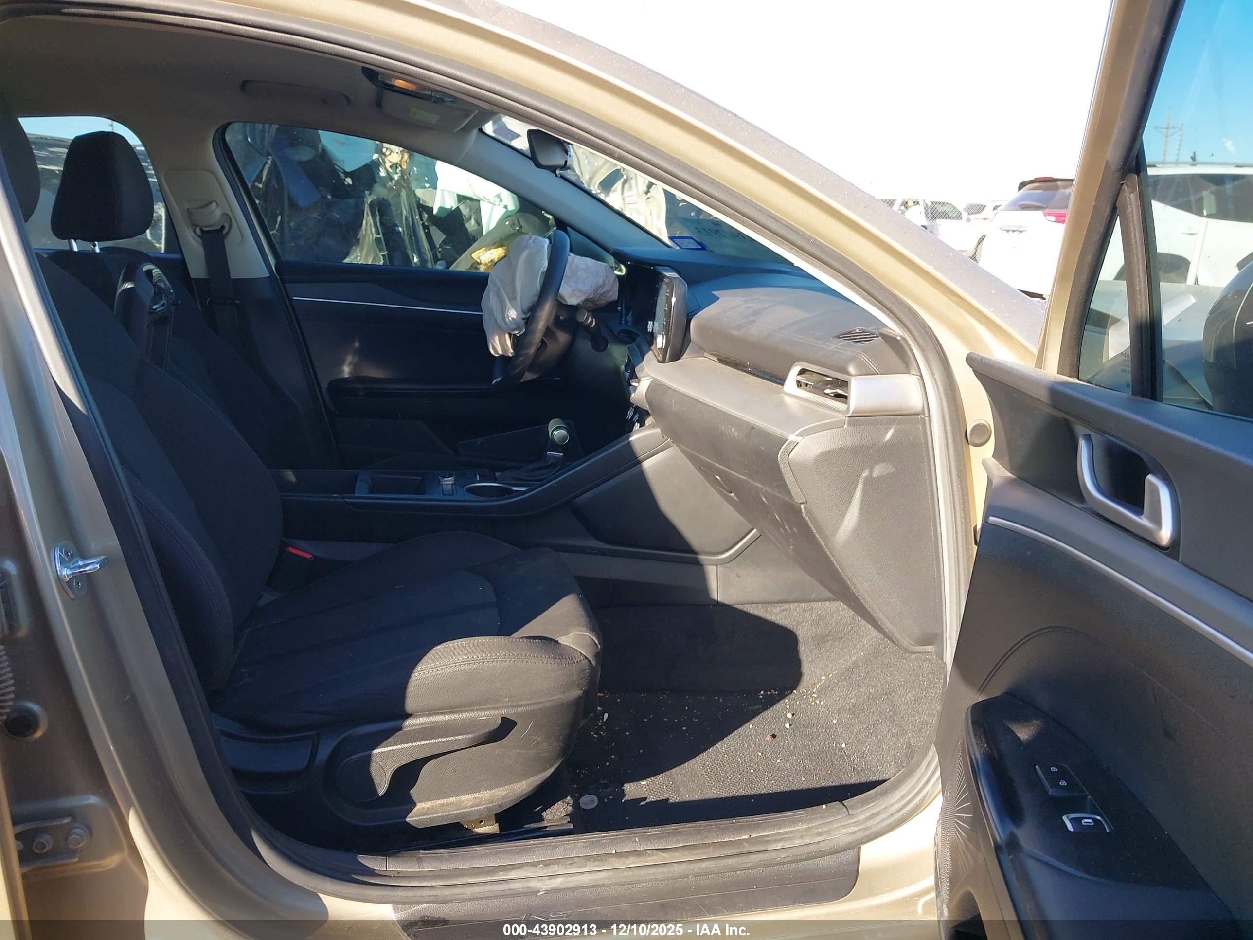 KIA K5 image 5