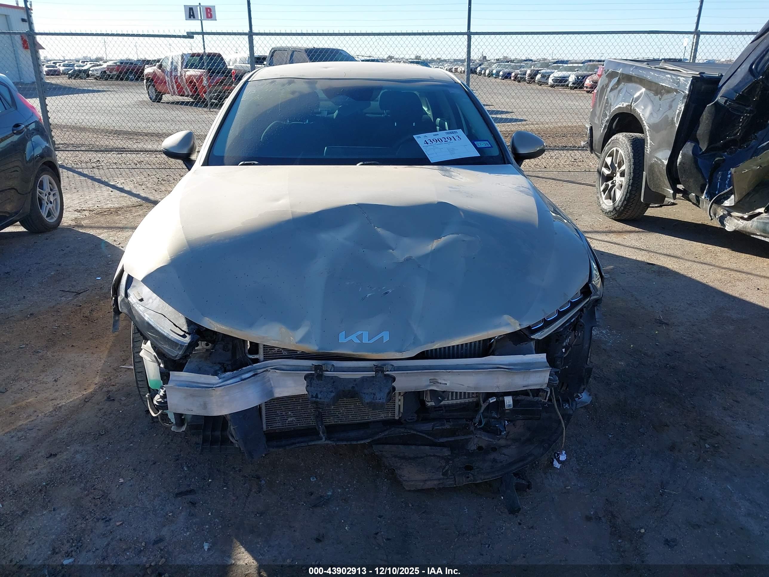 KIA K5 image 6