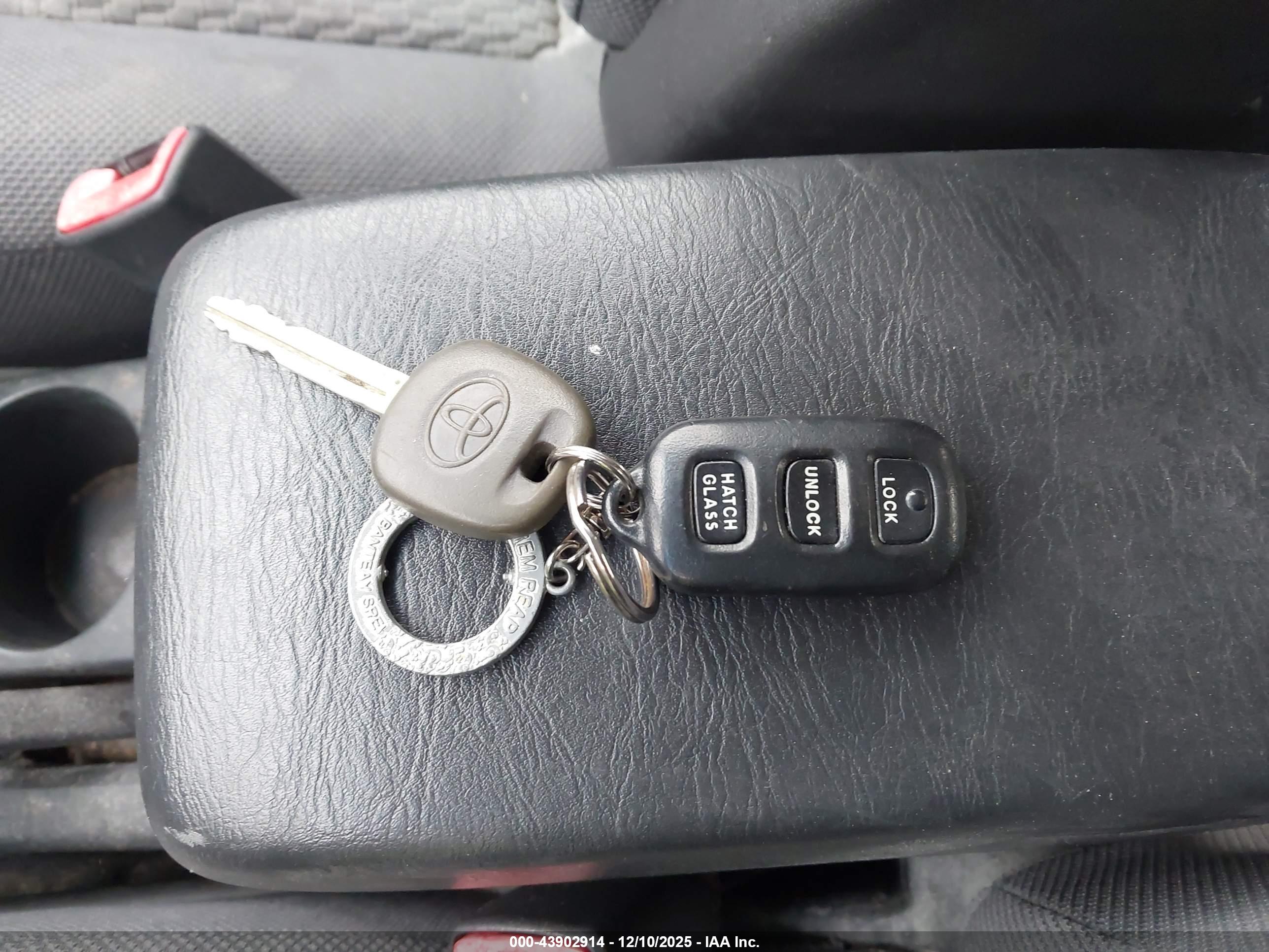 TOYOTA MATRIX image 11