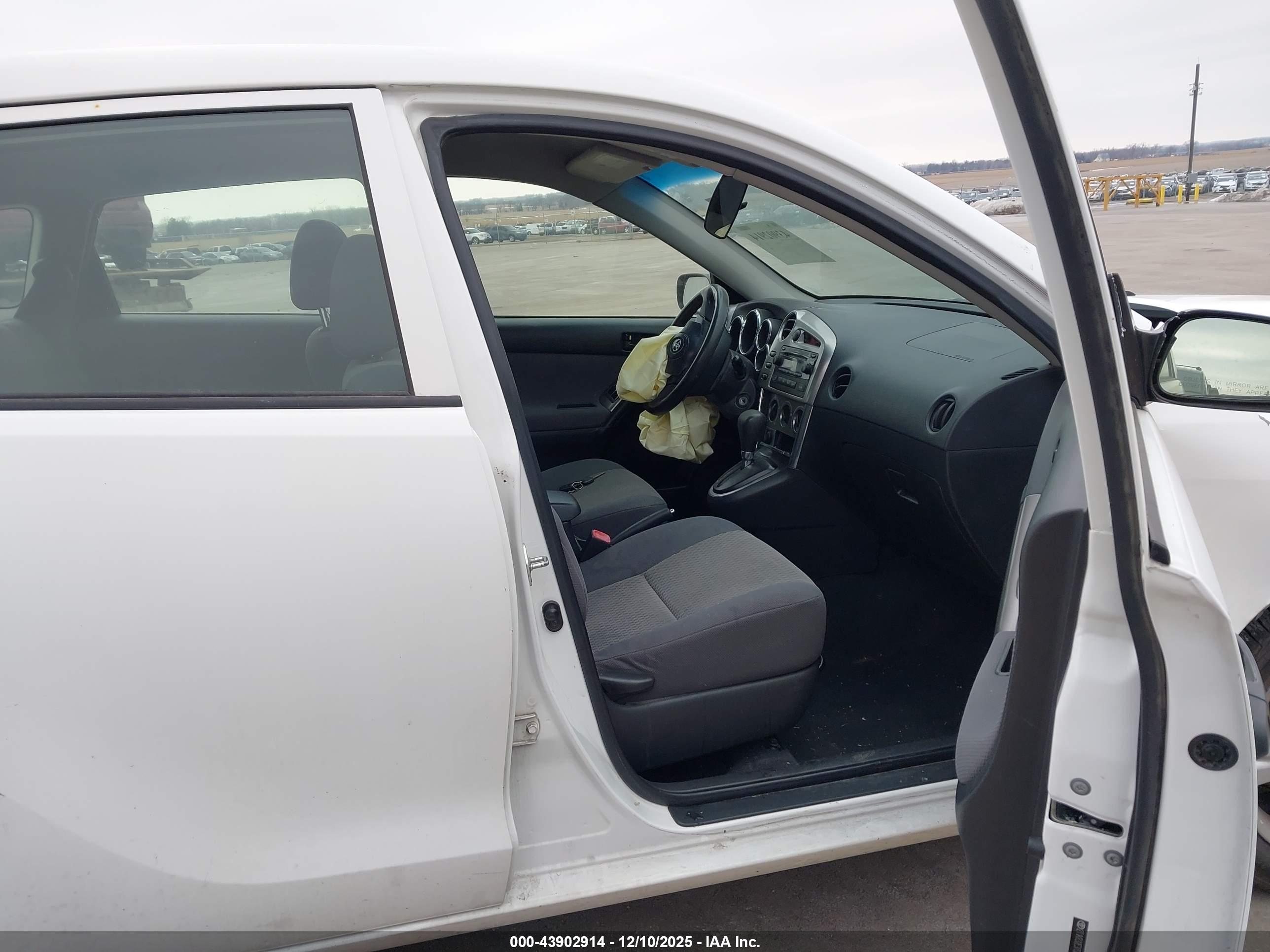 TOYOTA MATRIX image 5