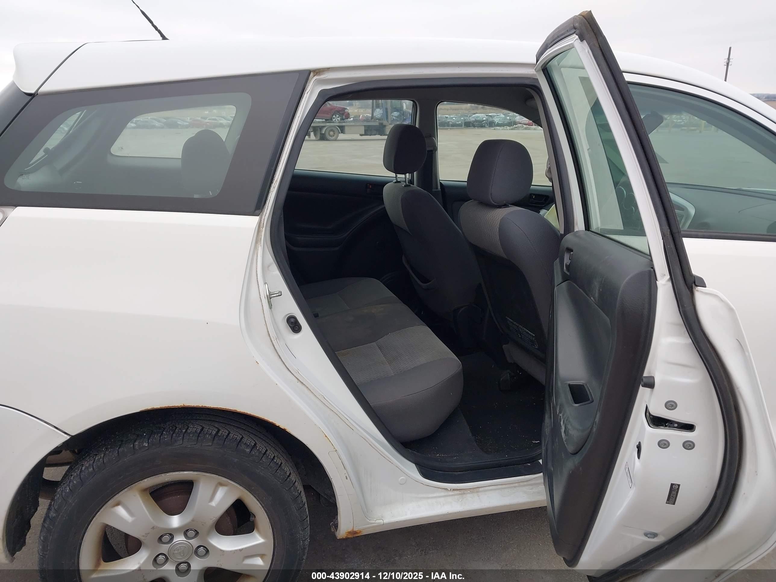 TOYOTA MATRIX image 8