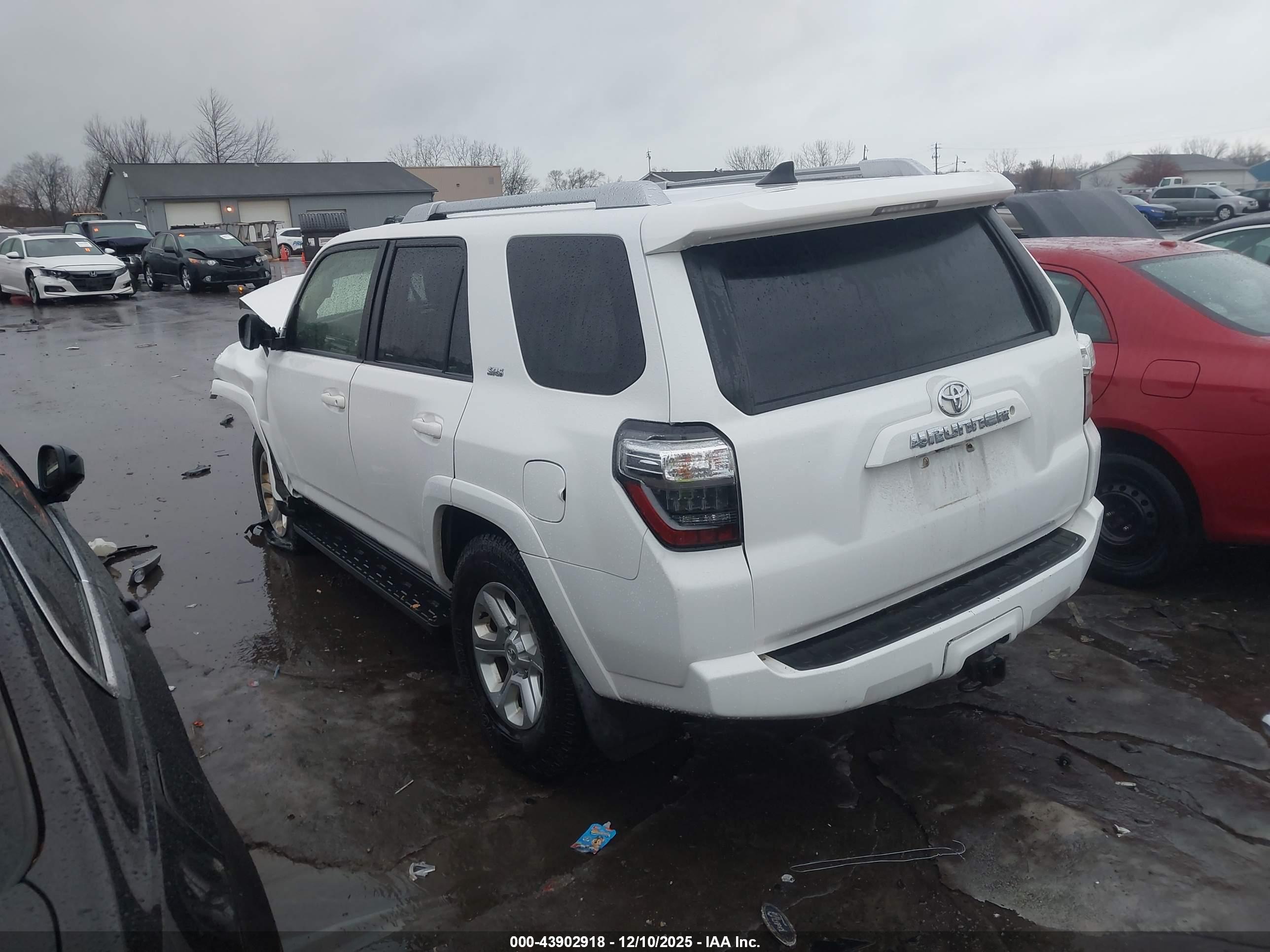 TOYOTA 4RUNNER image 3