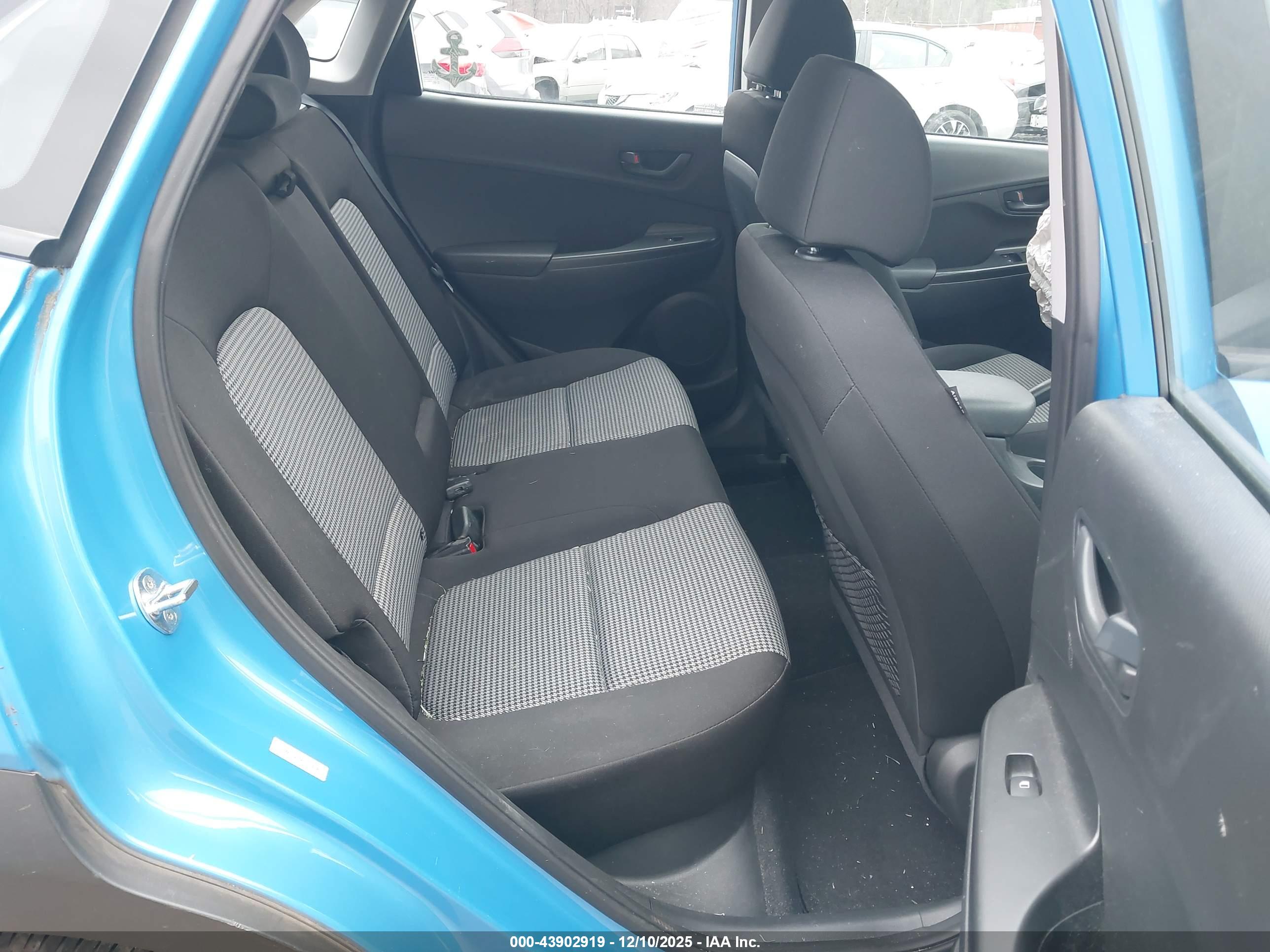 HYUNDAI KONA image 8