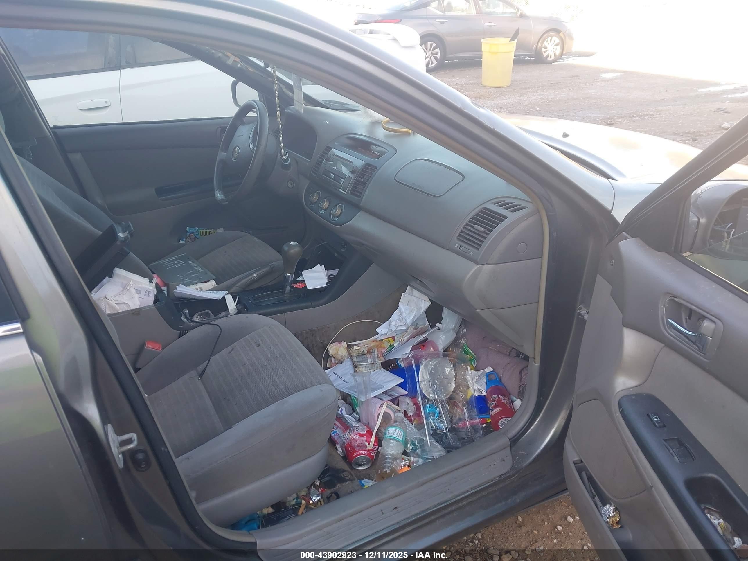 TOYOTA CAMRY image 5