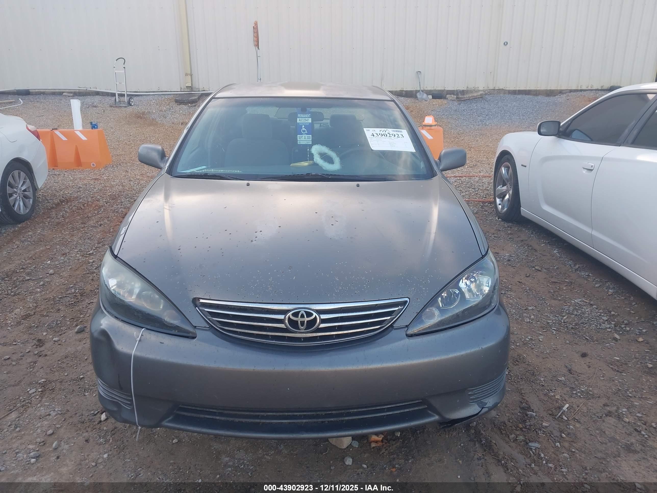 TOYOTA CAMRY image 6