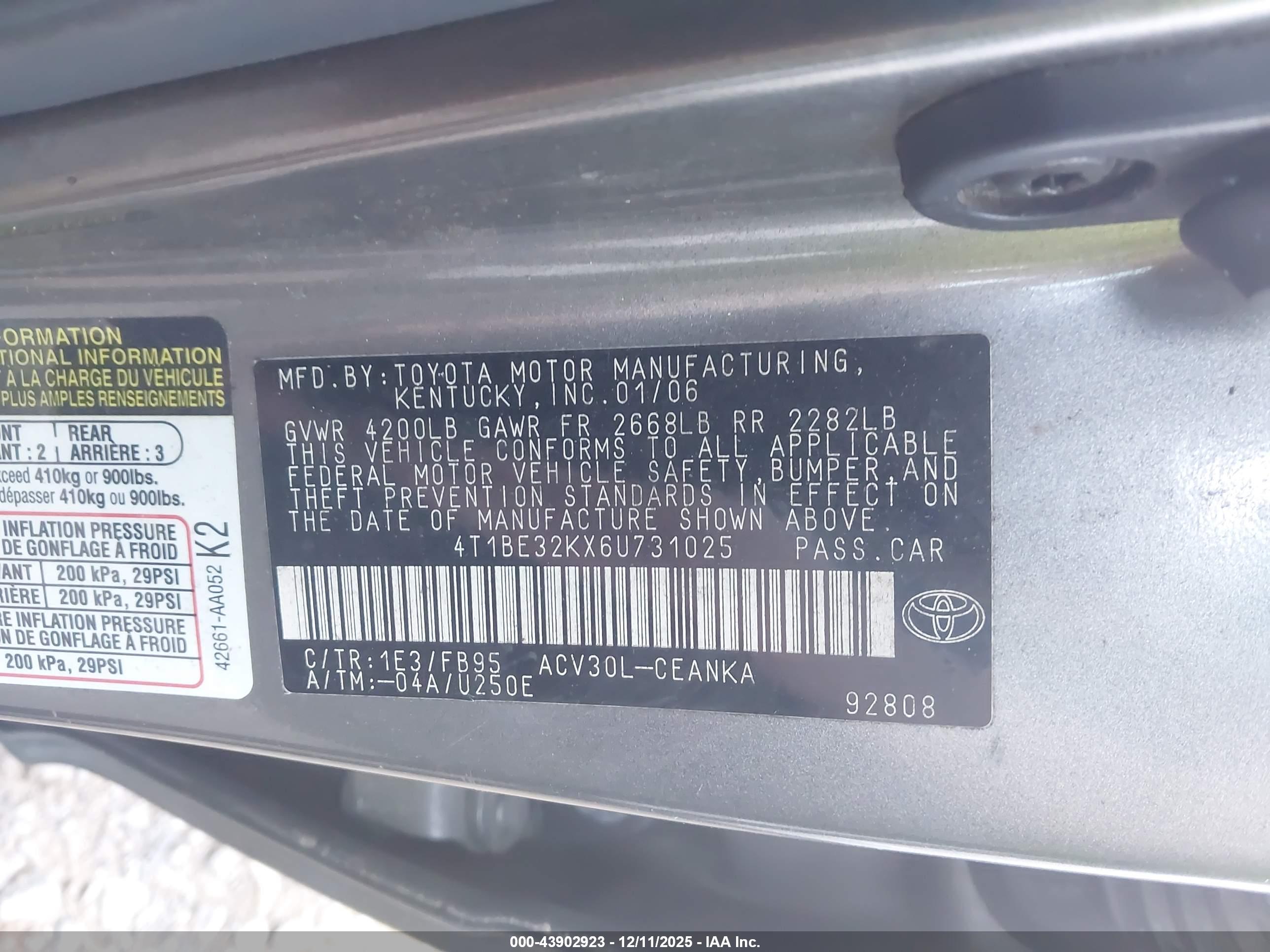 TOYOTA CAMRY image 9
