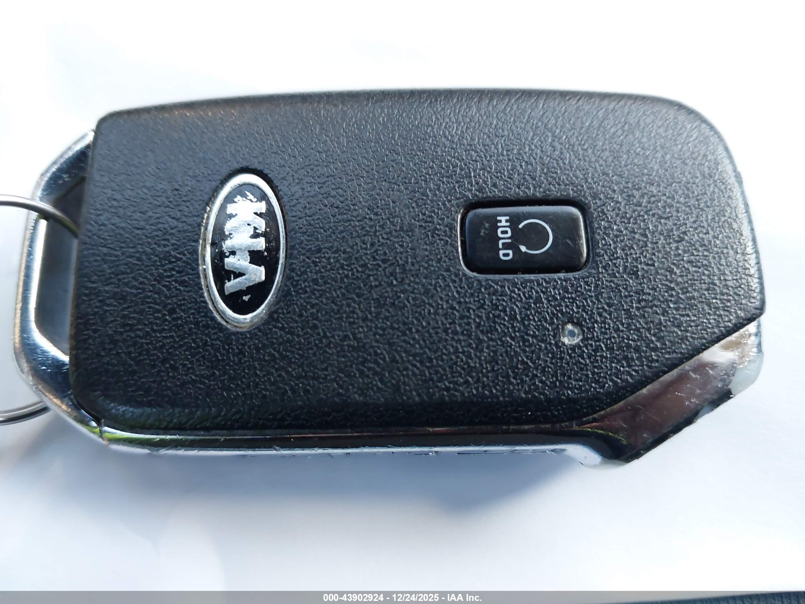 KIA K5 image 11
