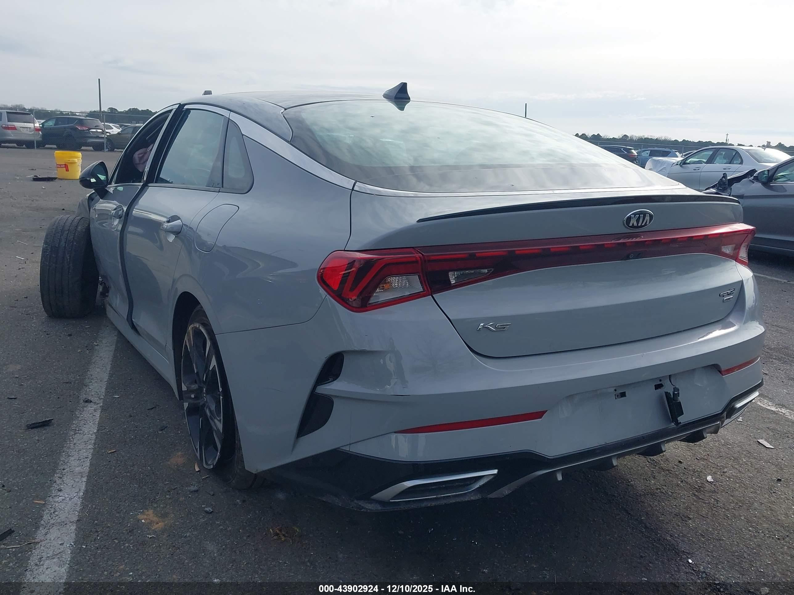 KIA K5 image 3