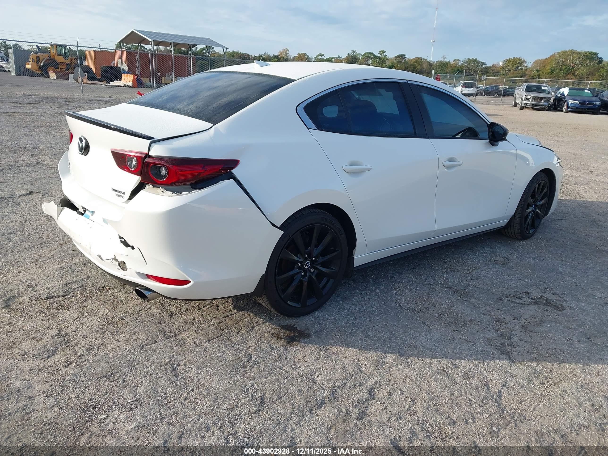 MAZDA MAZDA3 image 4