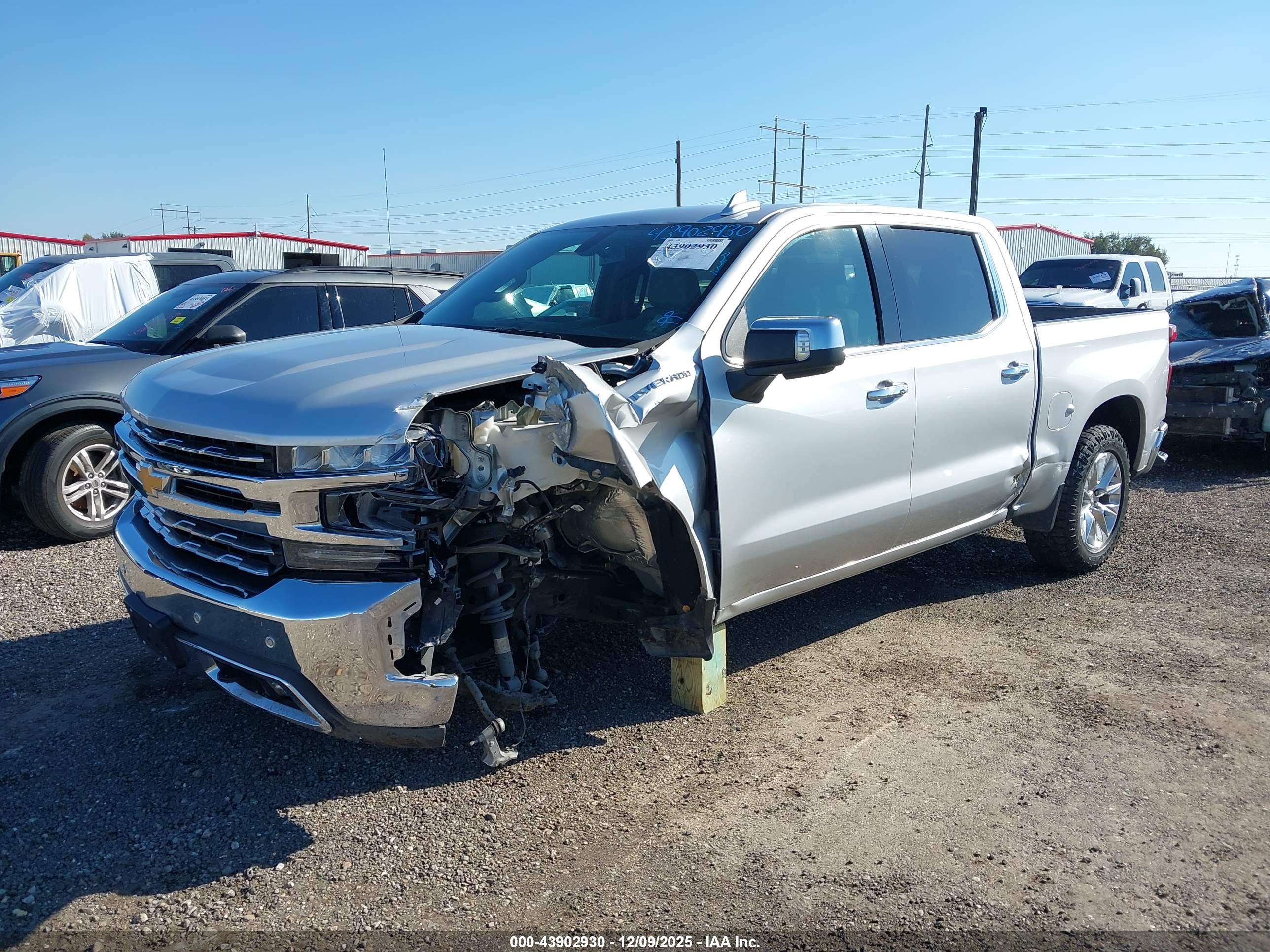 CHEVROLET SILVERADO image 2