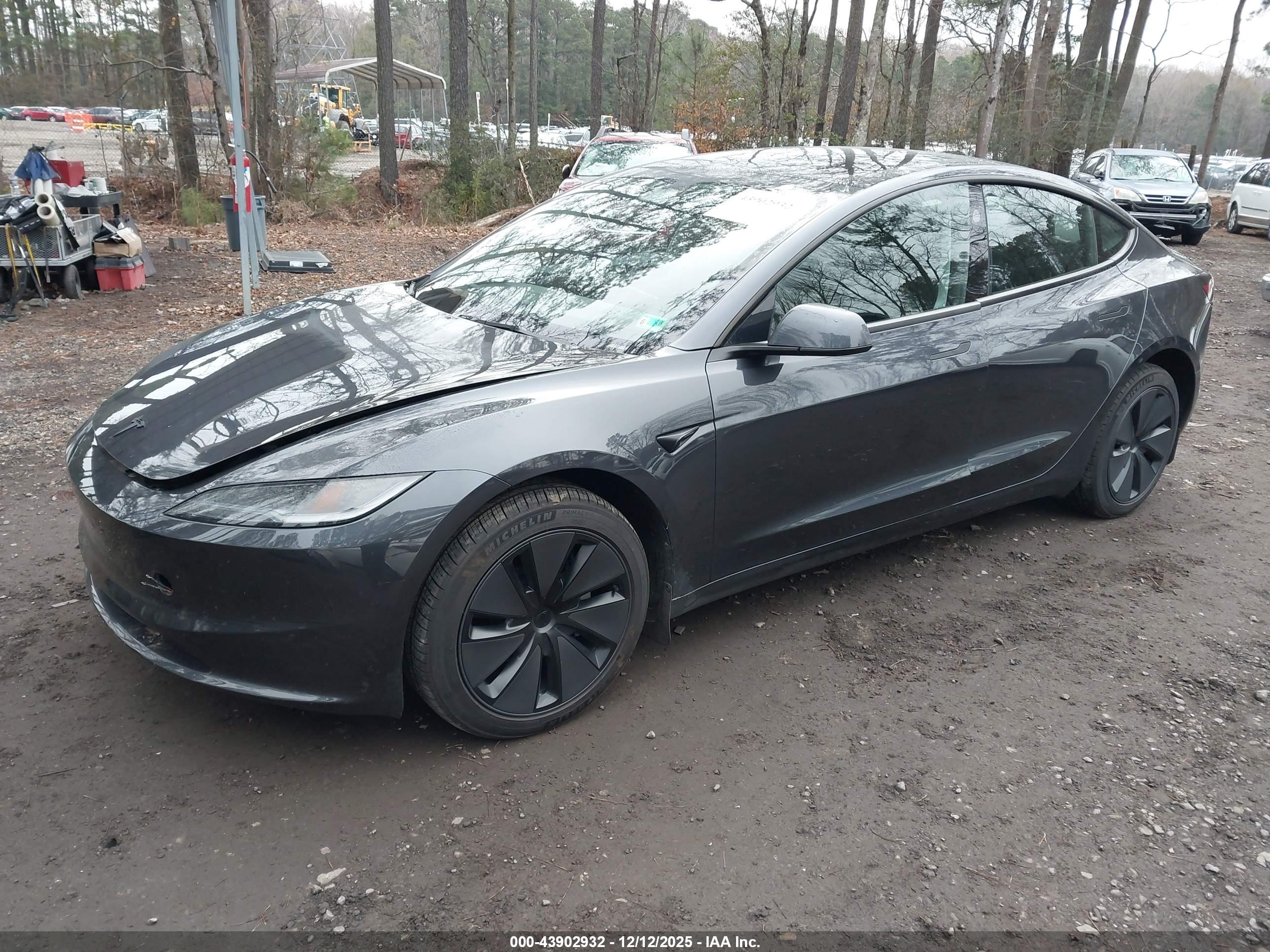 TESLA MODEL image 2