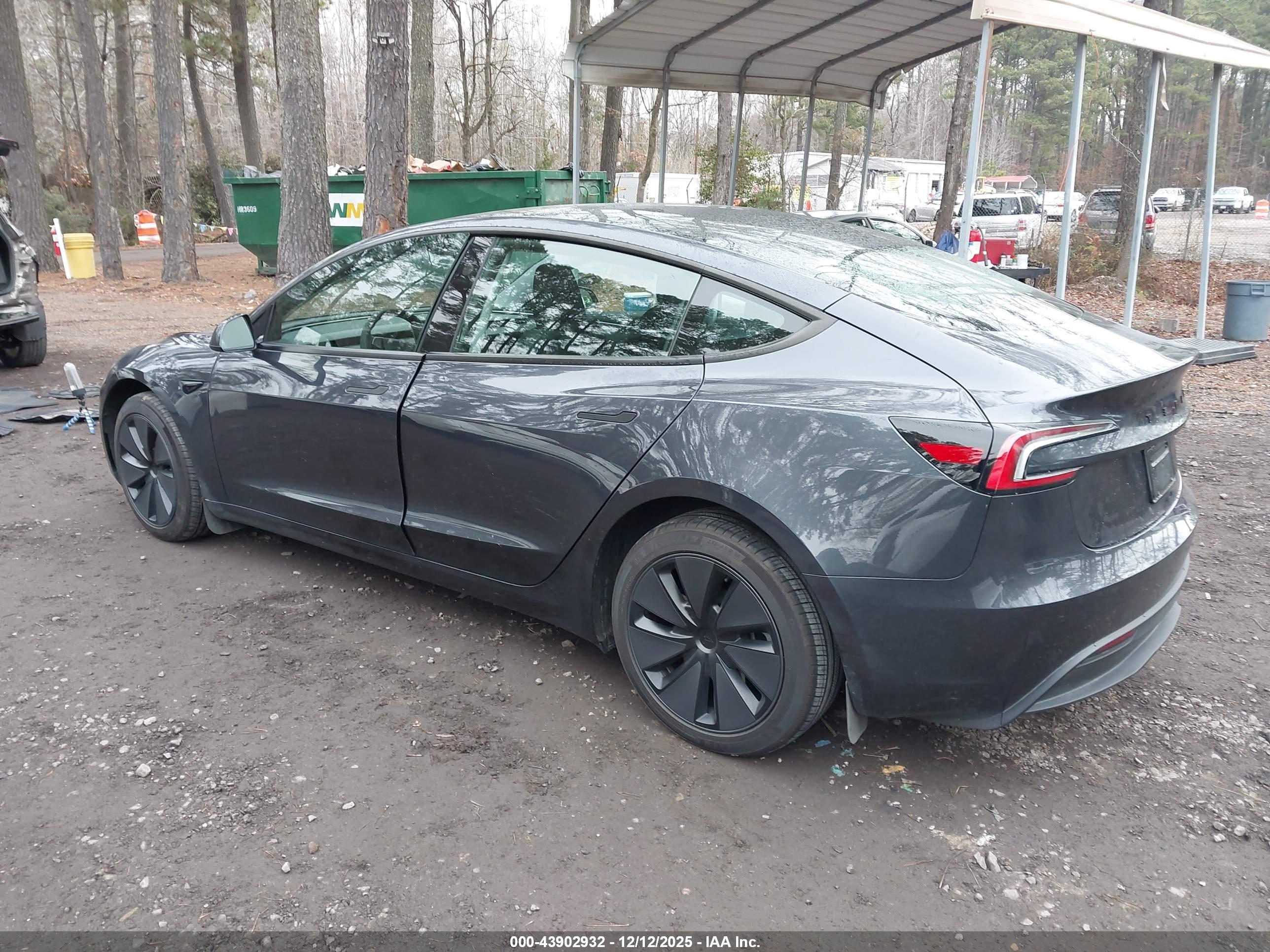 TESLA MODEL image 3