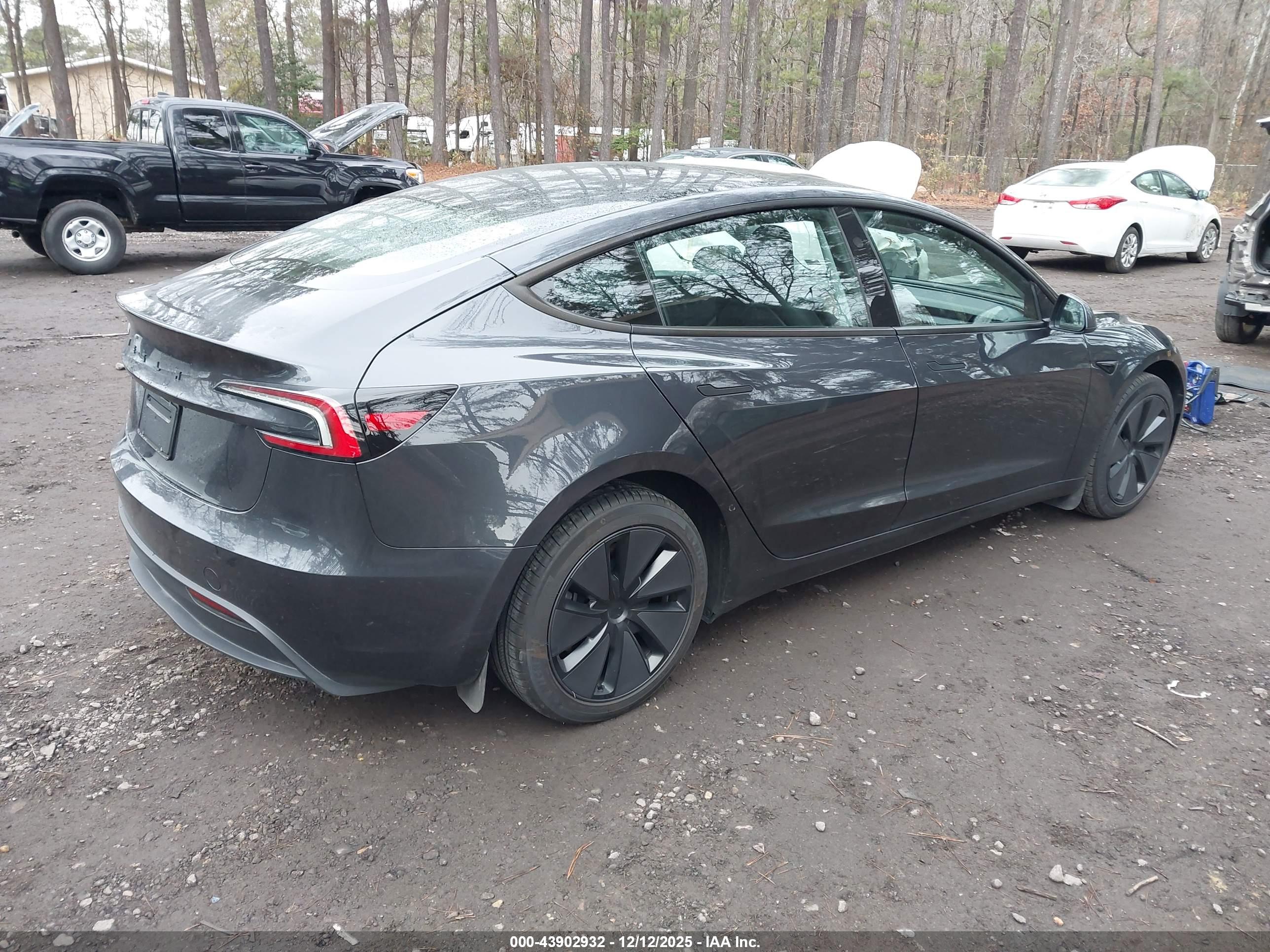 TESLA MODEL image 4