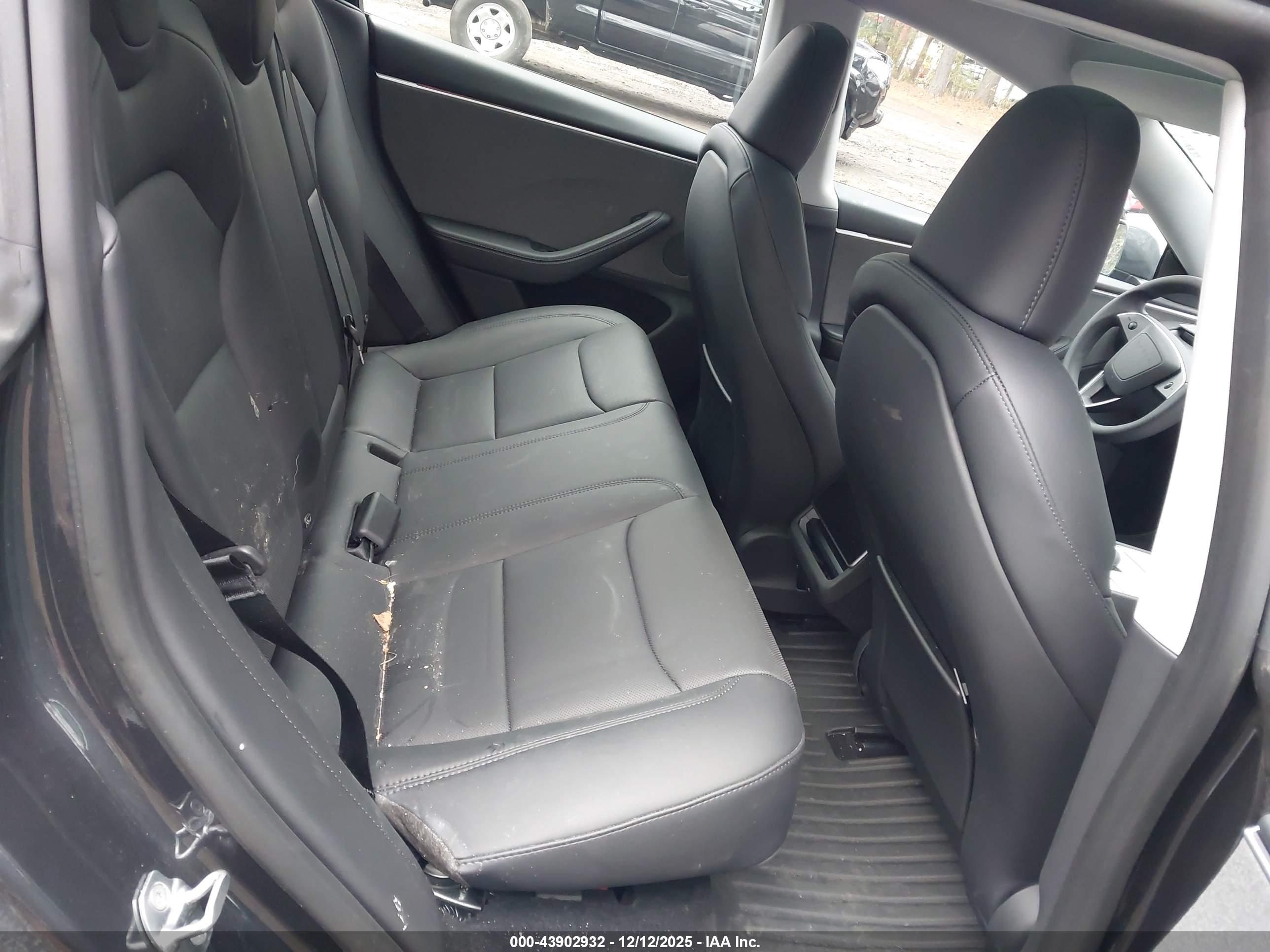 TESLA MODEL image 8