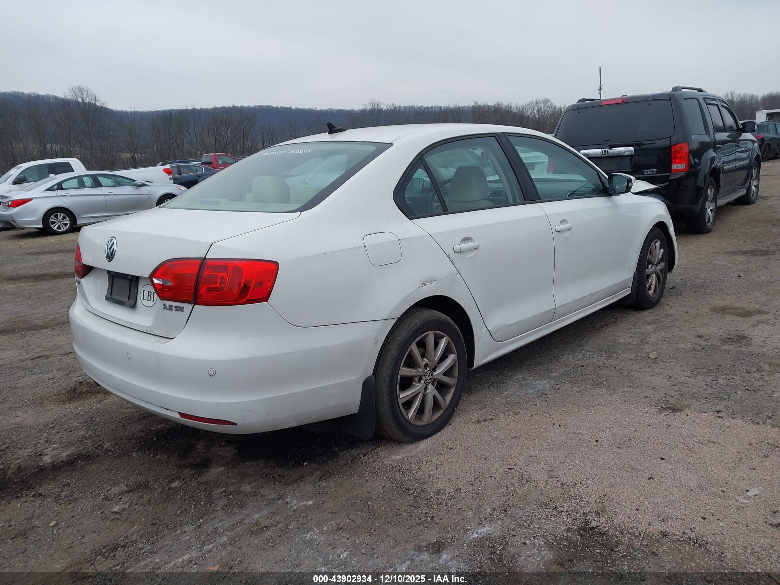 VOLKSWAGEN JETTA image 4