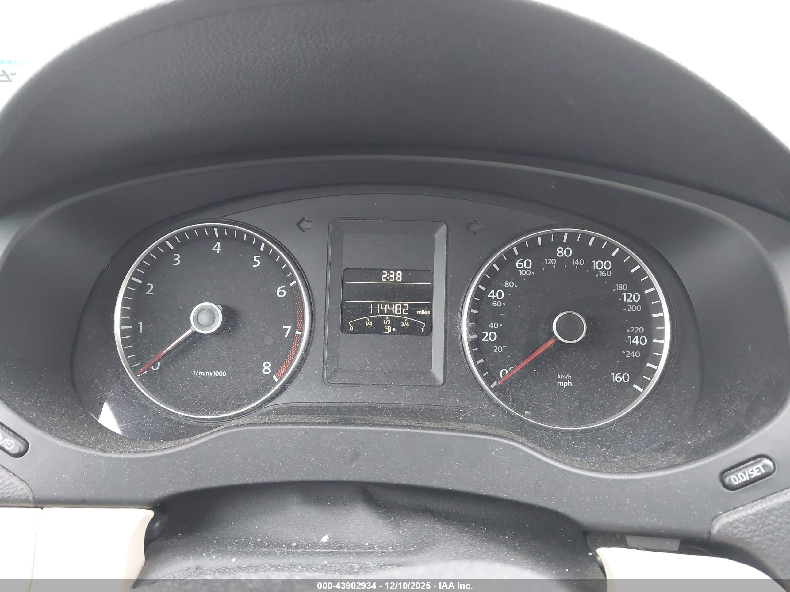VOLKSWAGEN JETTA image 7