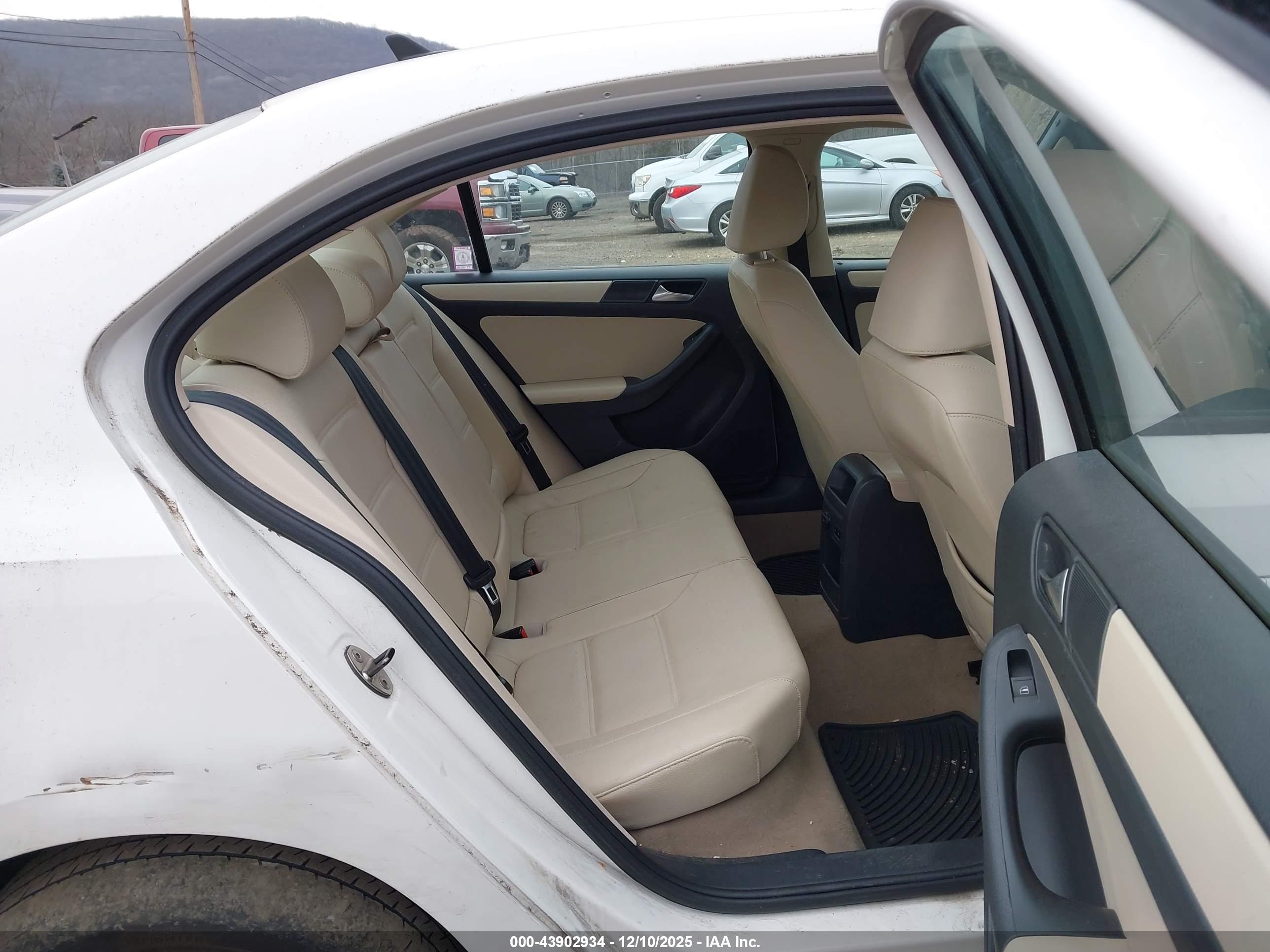 VOLKSWAGEN JETTA image 8