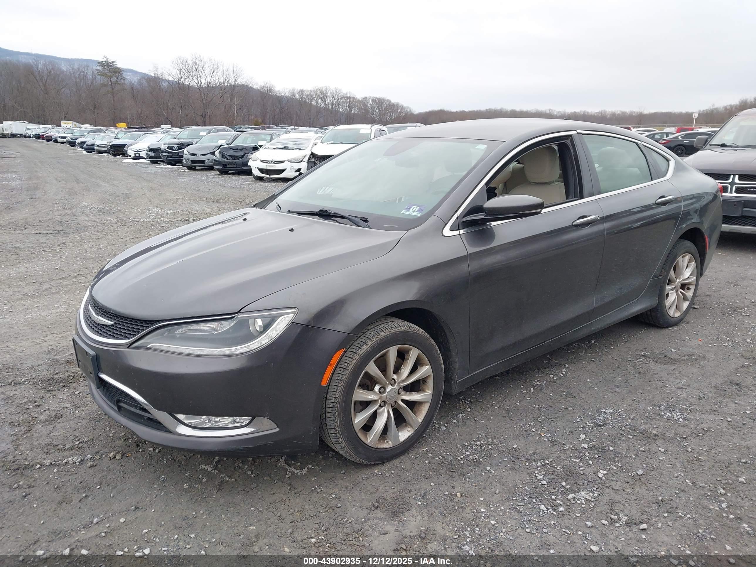 CHRYSLER 200 image 2
