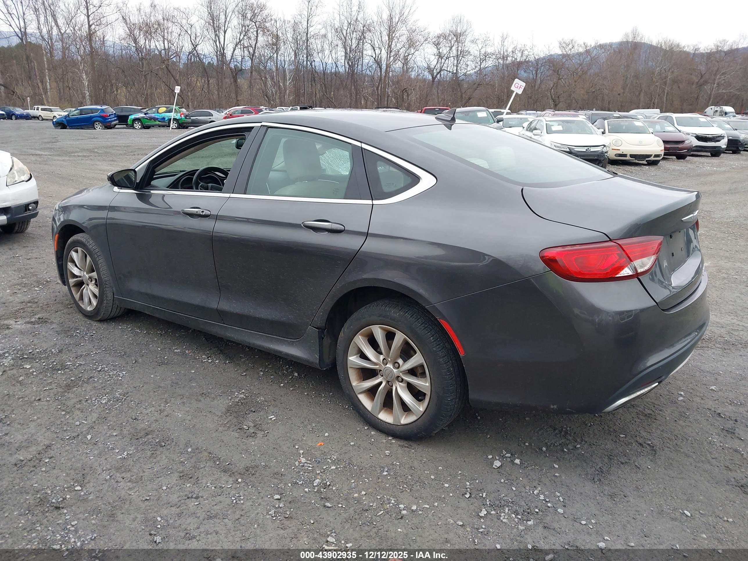 CHRYSLER 200 image 3