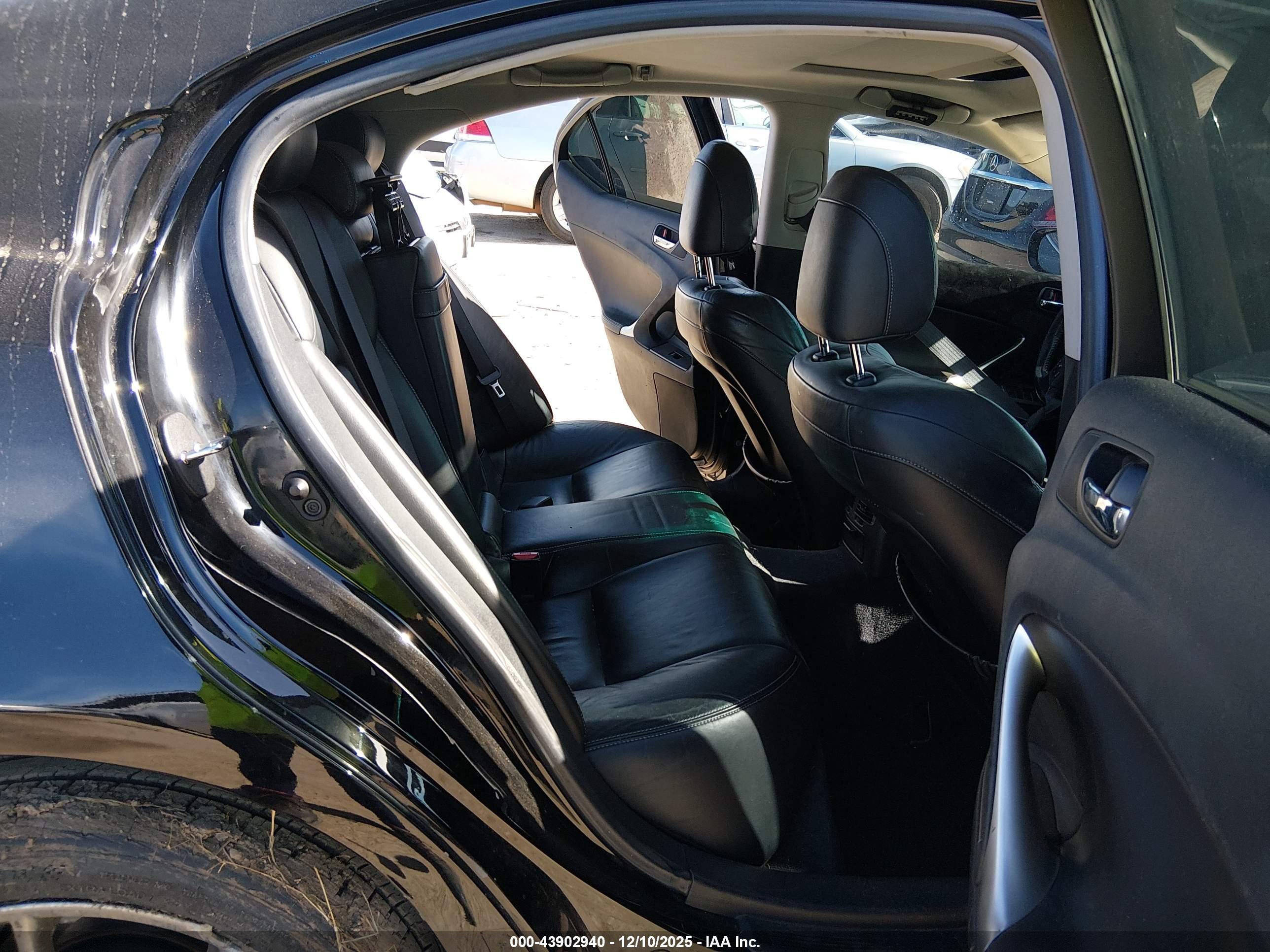 LEXUS IS image 8