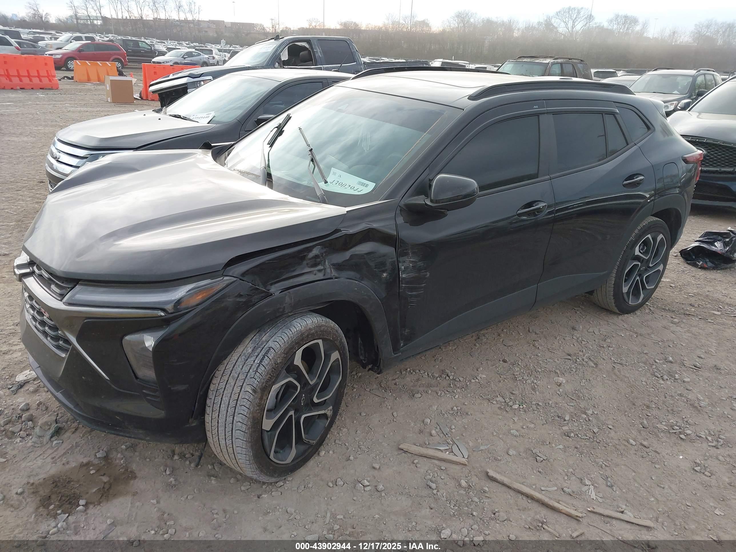 CHEVROLET TRAX image 2