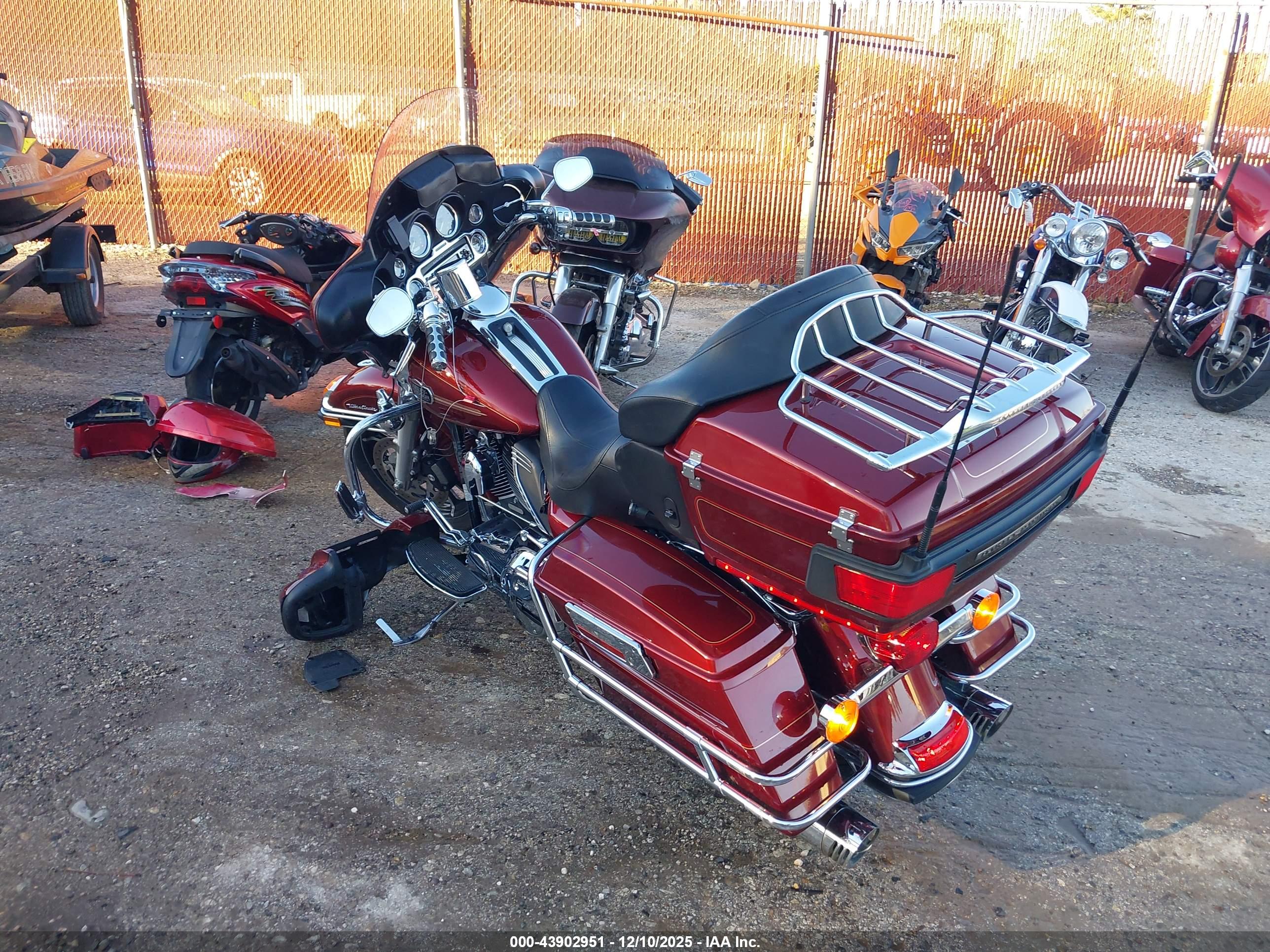 HARLEY-DAVIDSON FLHTCU image 3