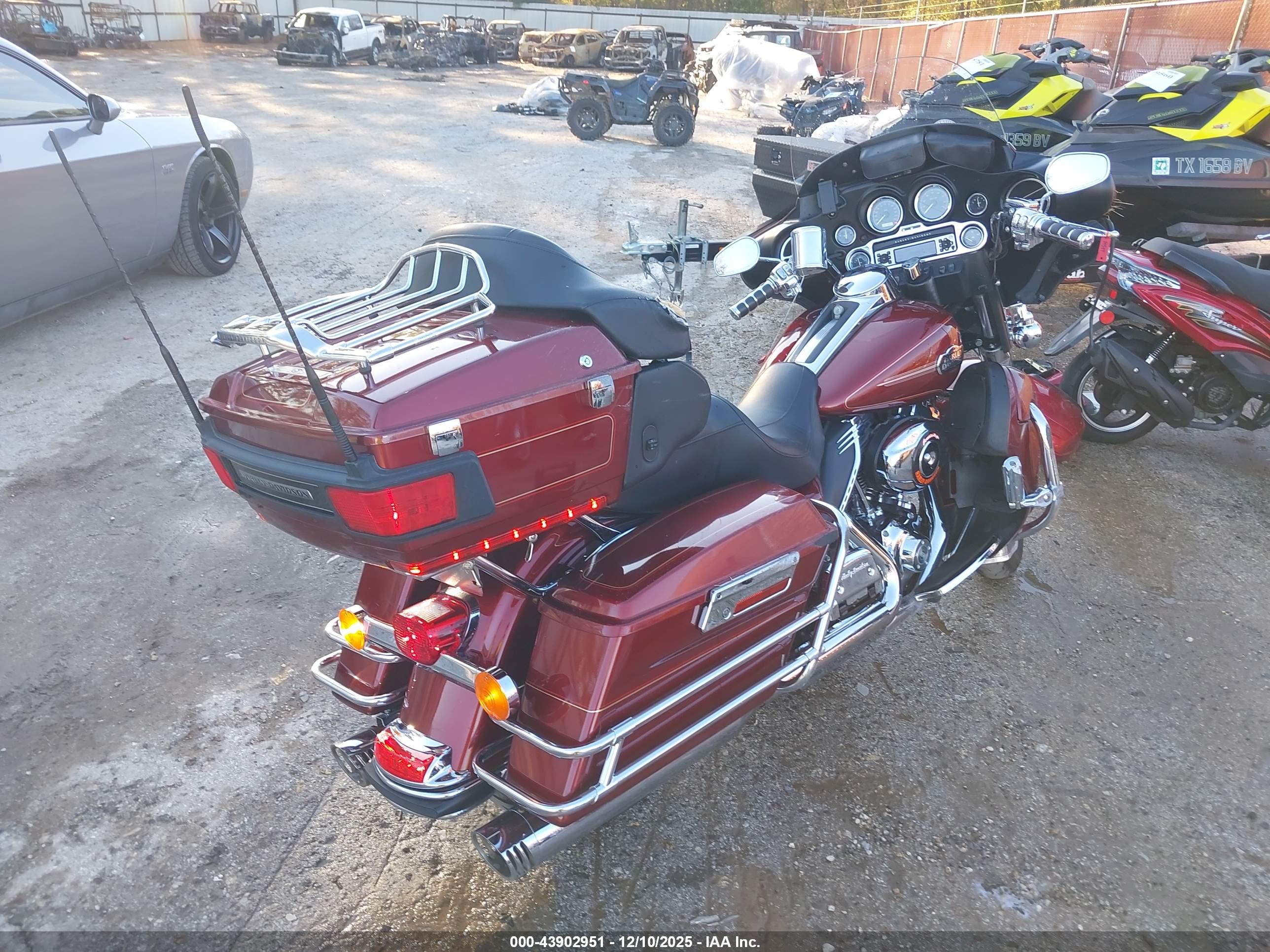HARLEY-DAVIDSON FLHTCU image 4