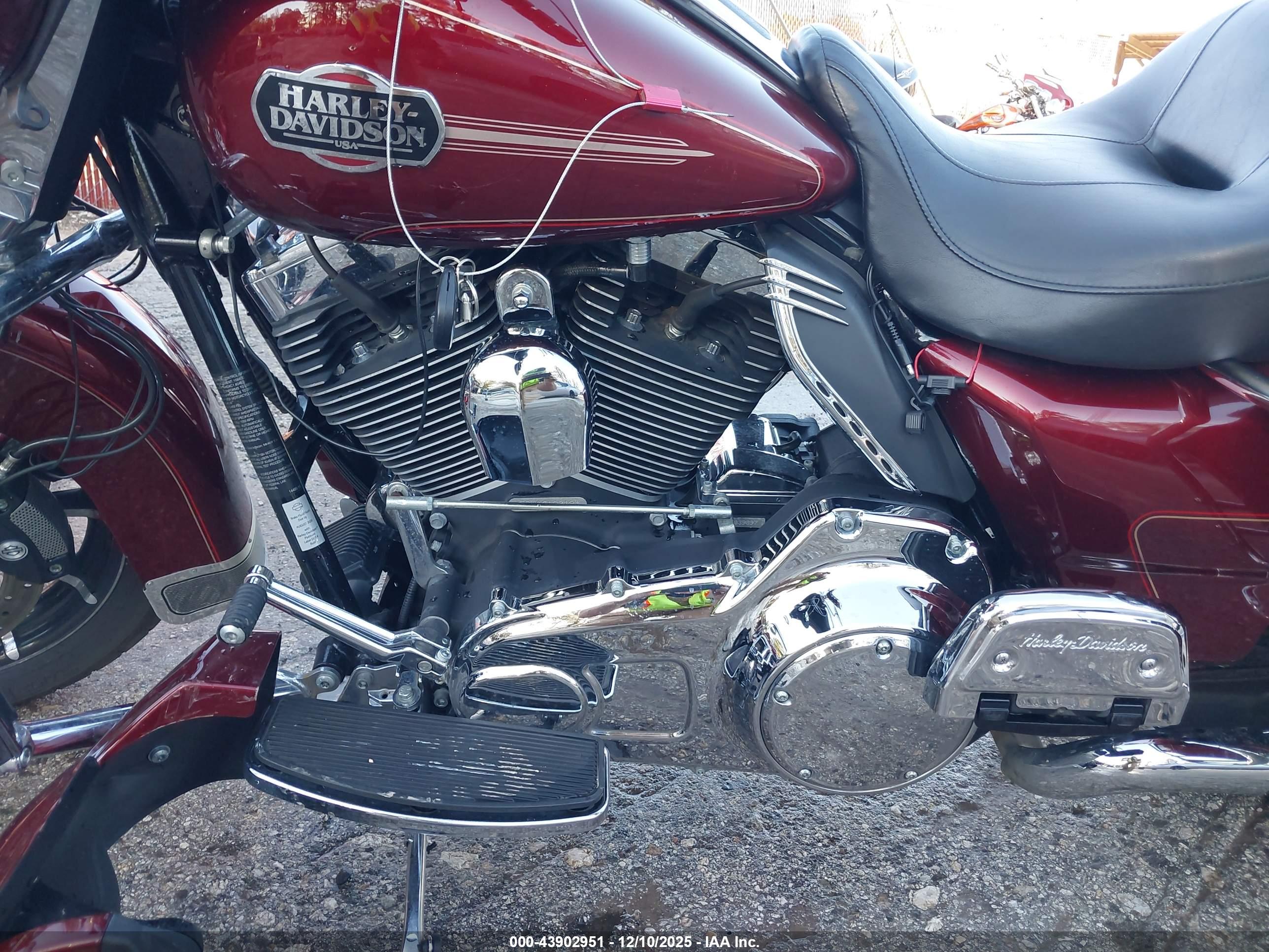 HARLEY-DAVIDSON FLHTCU image 9