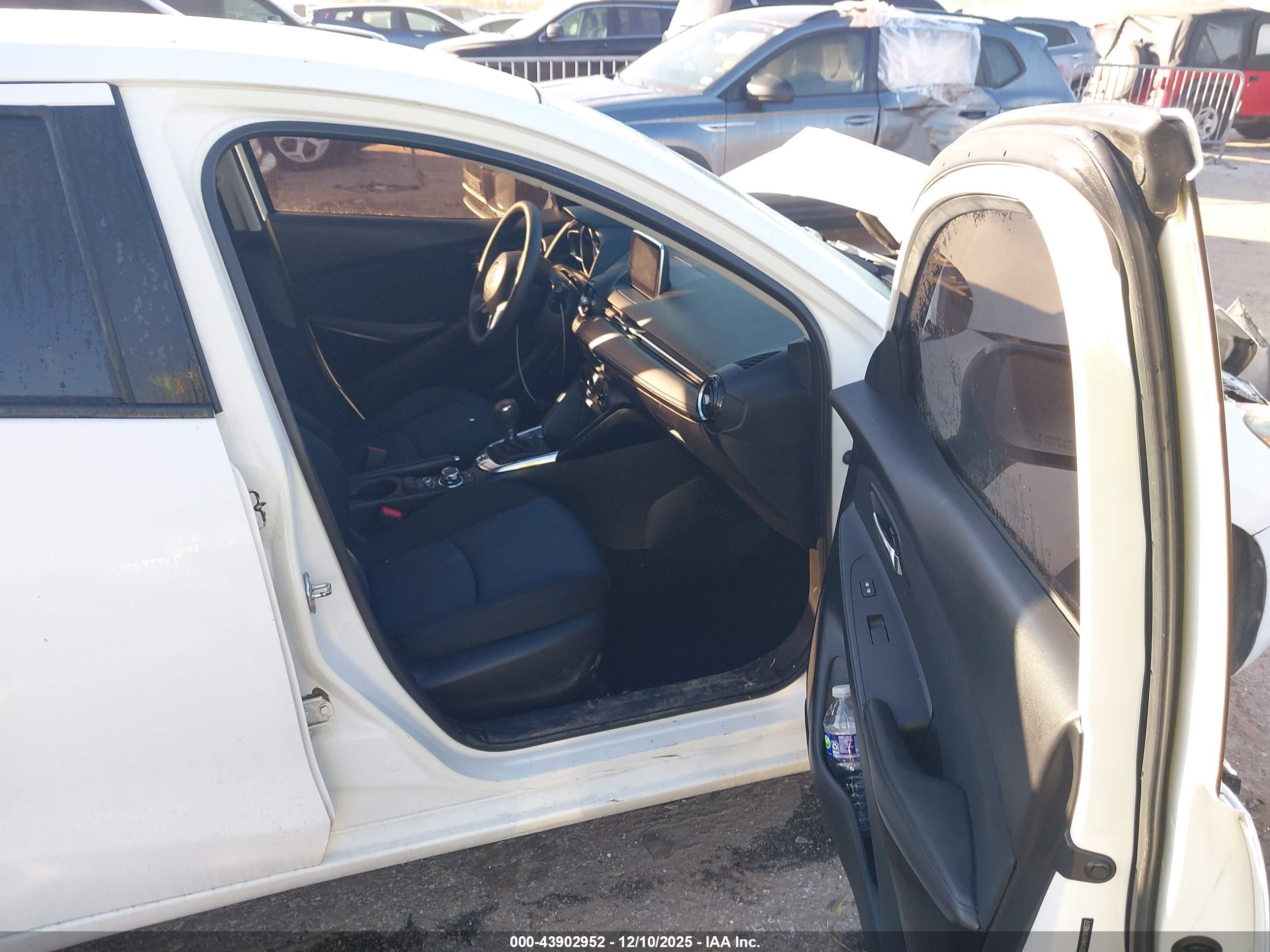 TOYOTA YARIS image 5
