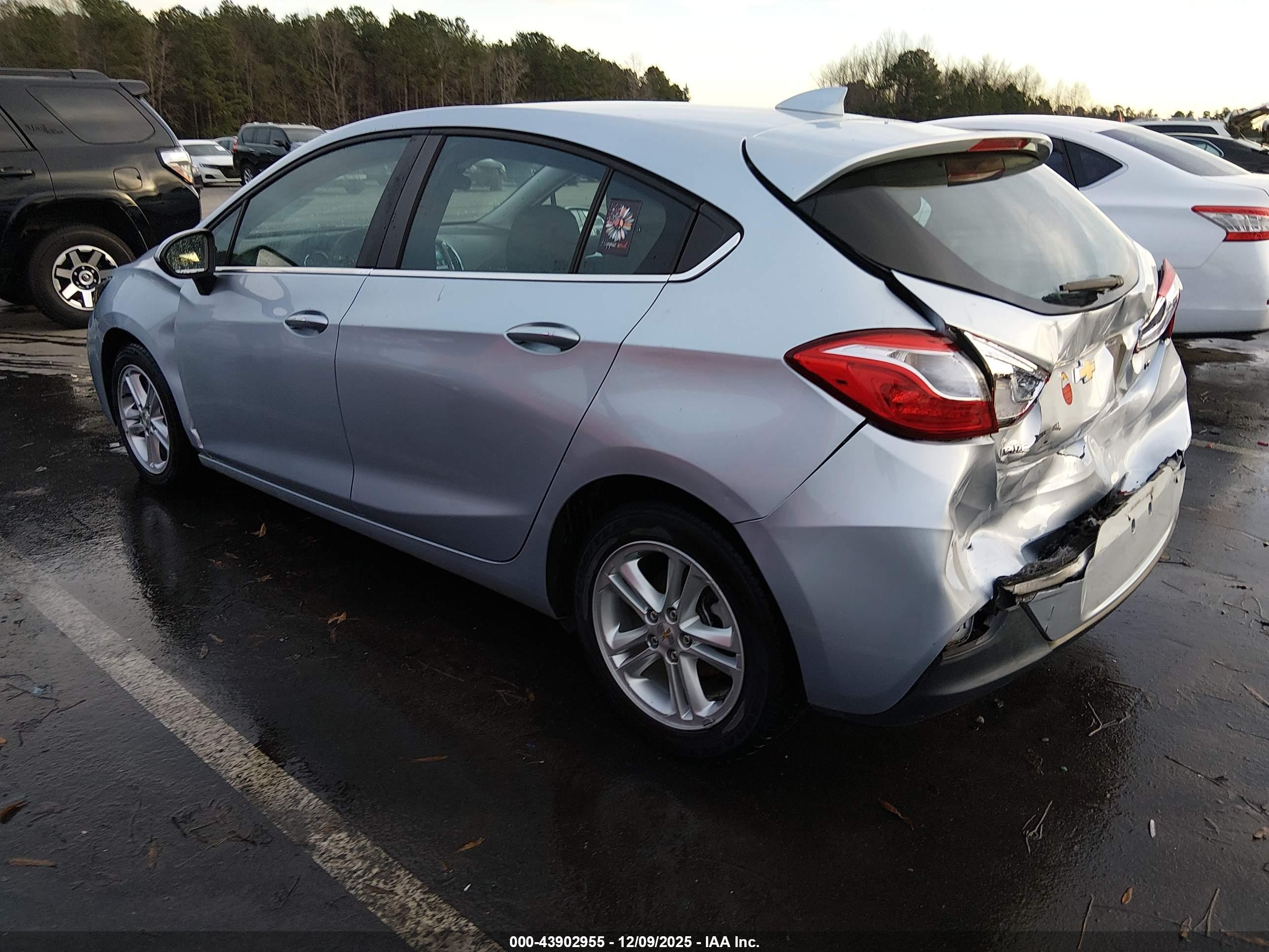 CHEVROLET CRUZE image 3