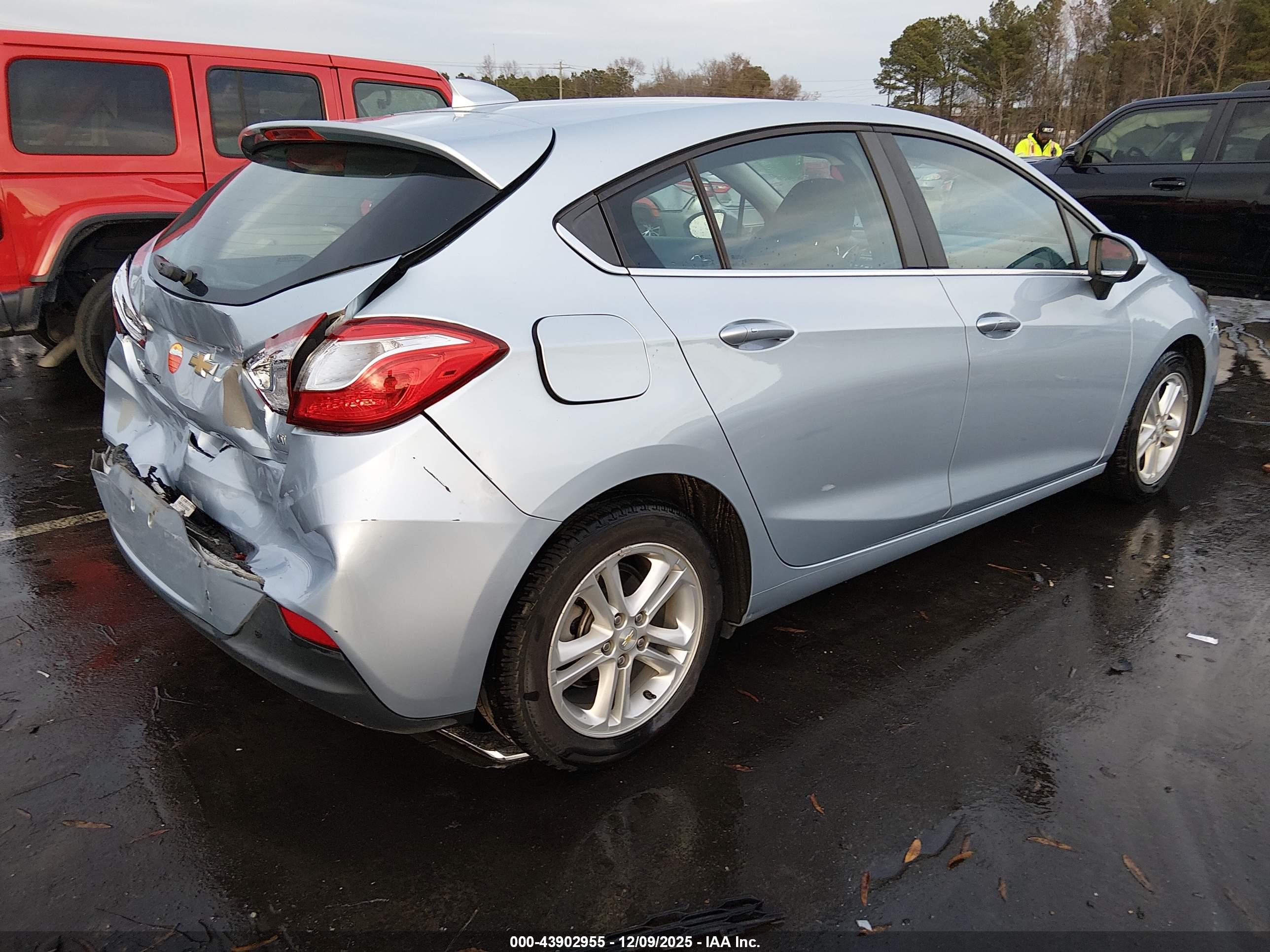 CHEVROLET CRUZE image 4