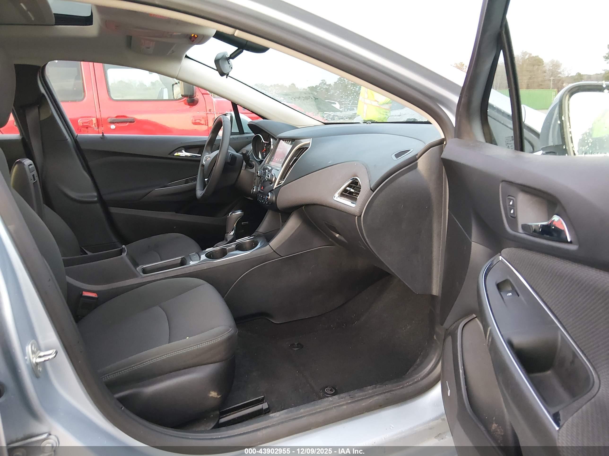 CHEVROLET CRUZE image 5
