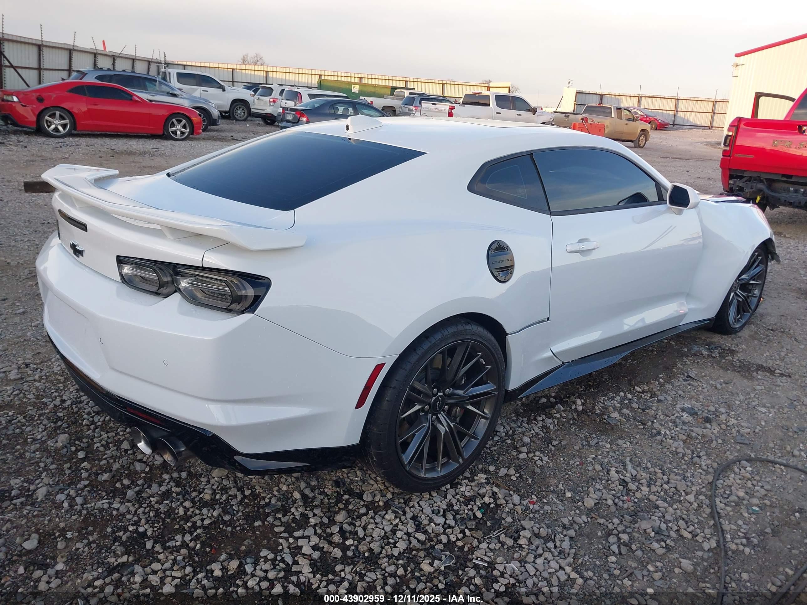 CHEVROLET CAMARO image 4
