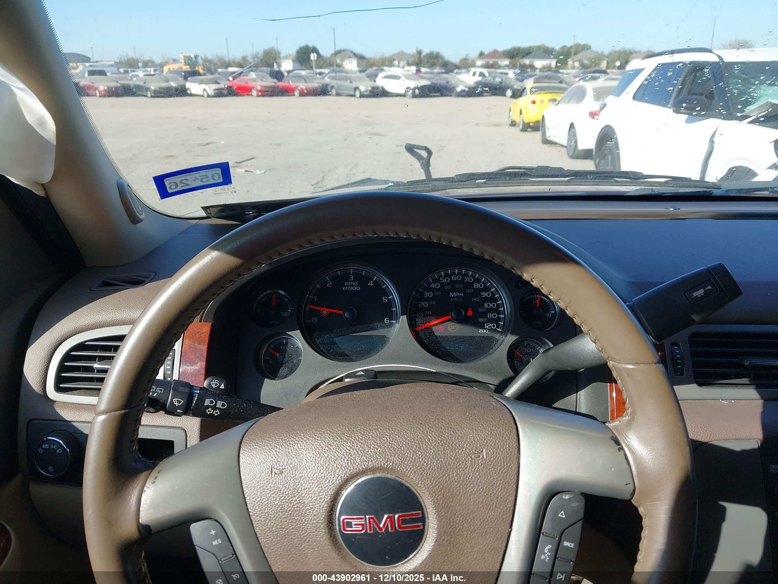 GMC YUKON image 7