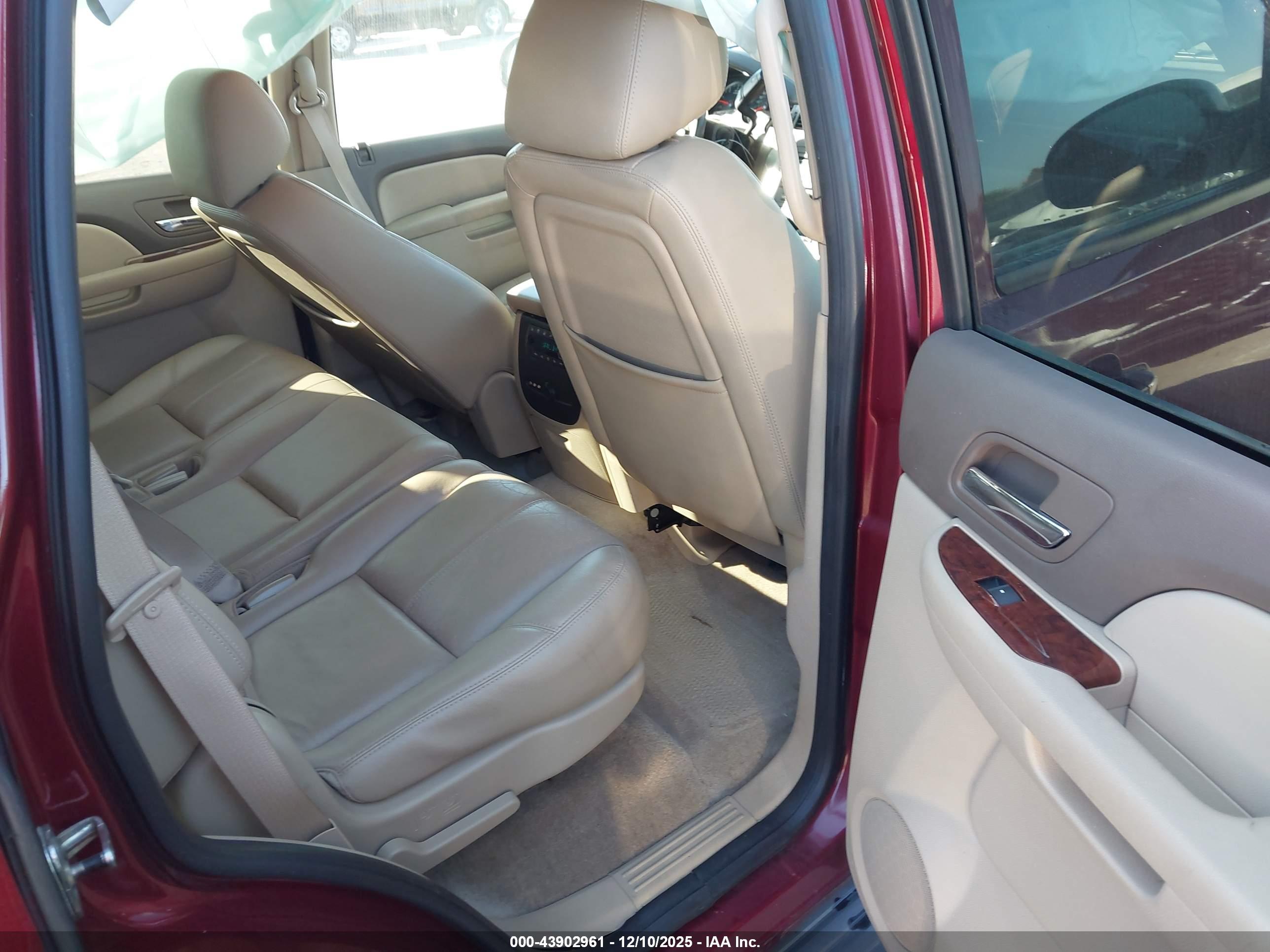 GMC YUKON image 8