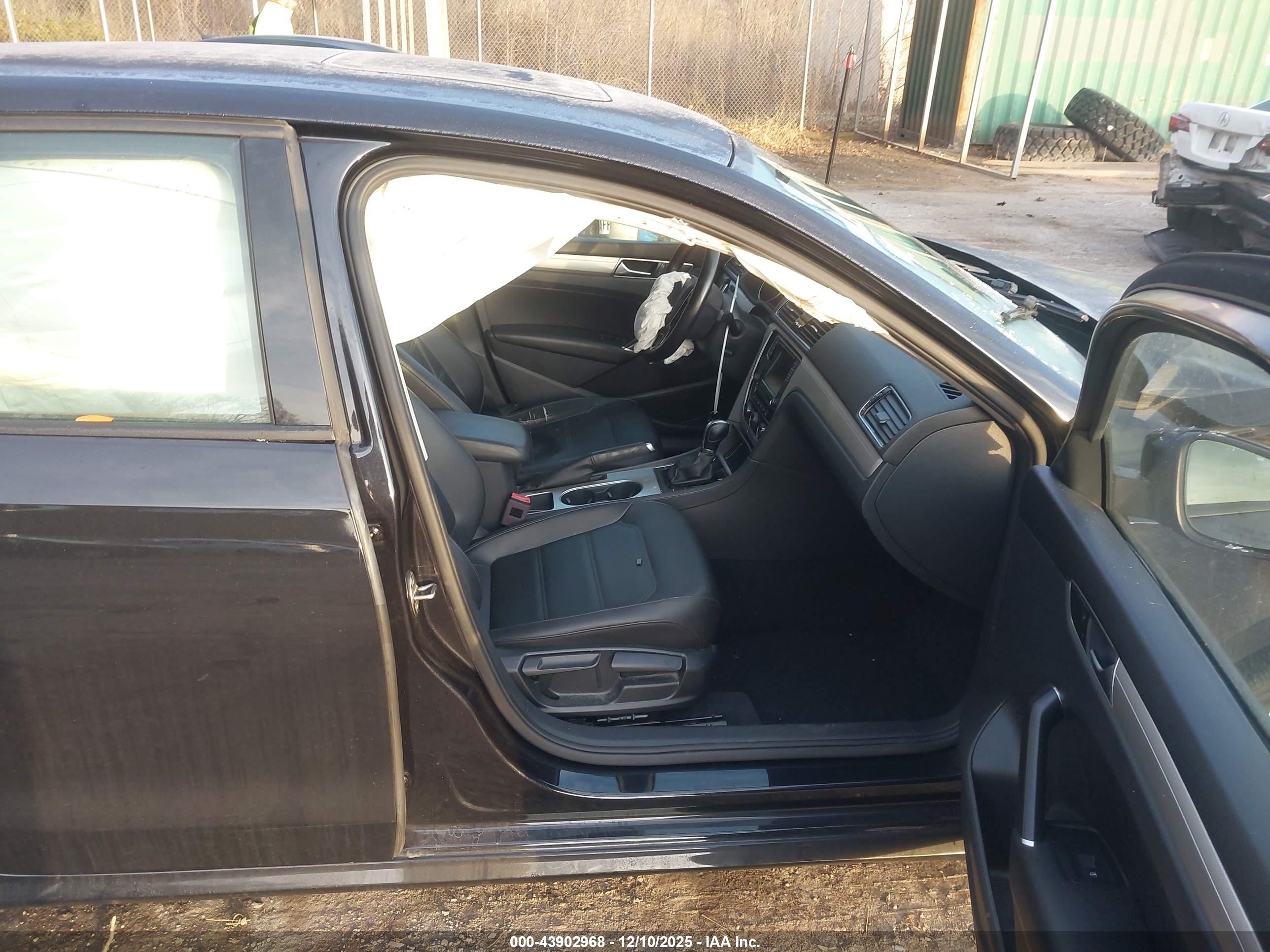 VOLKSWAGEN PASSAT image 5