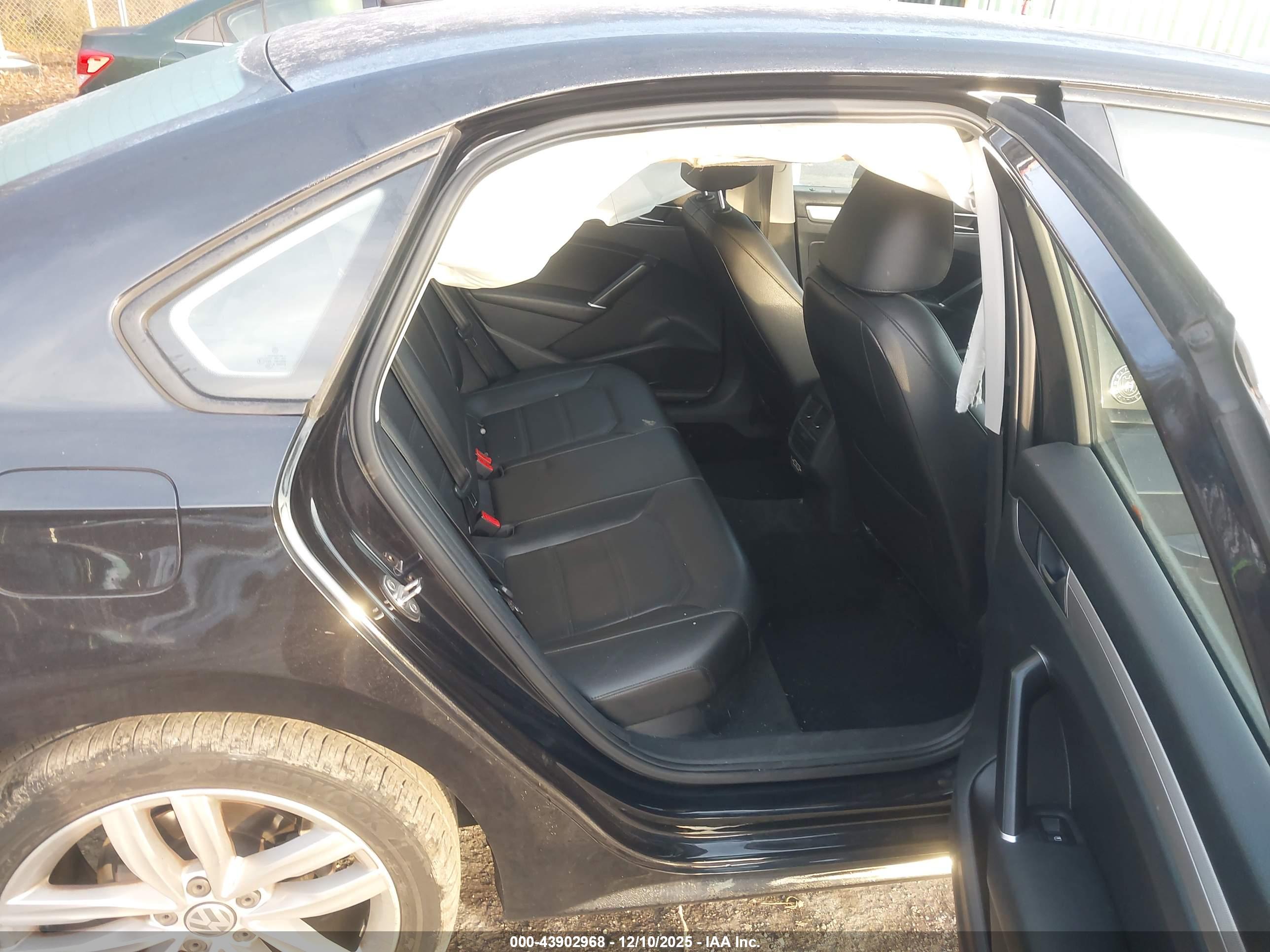 VOLKSWAGEN PASSAT image 8
