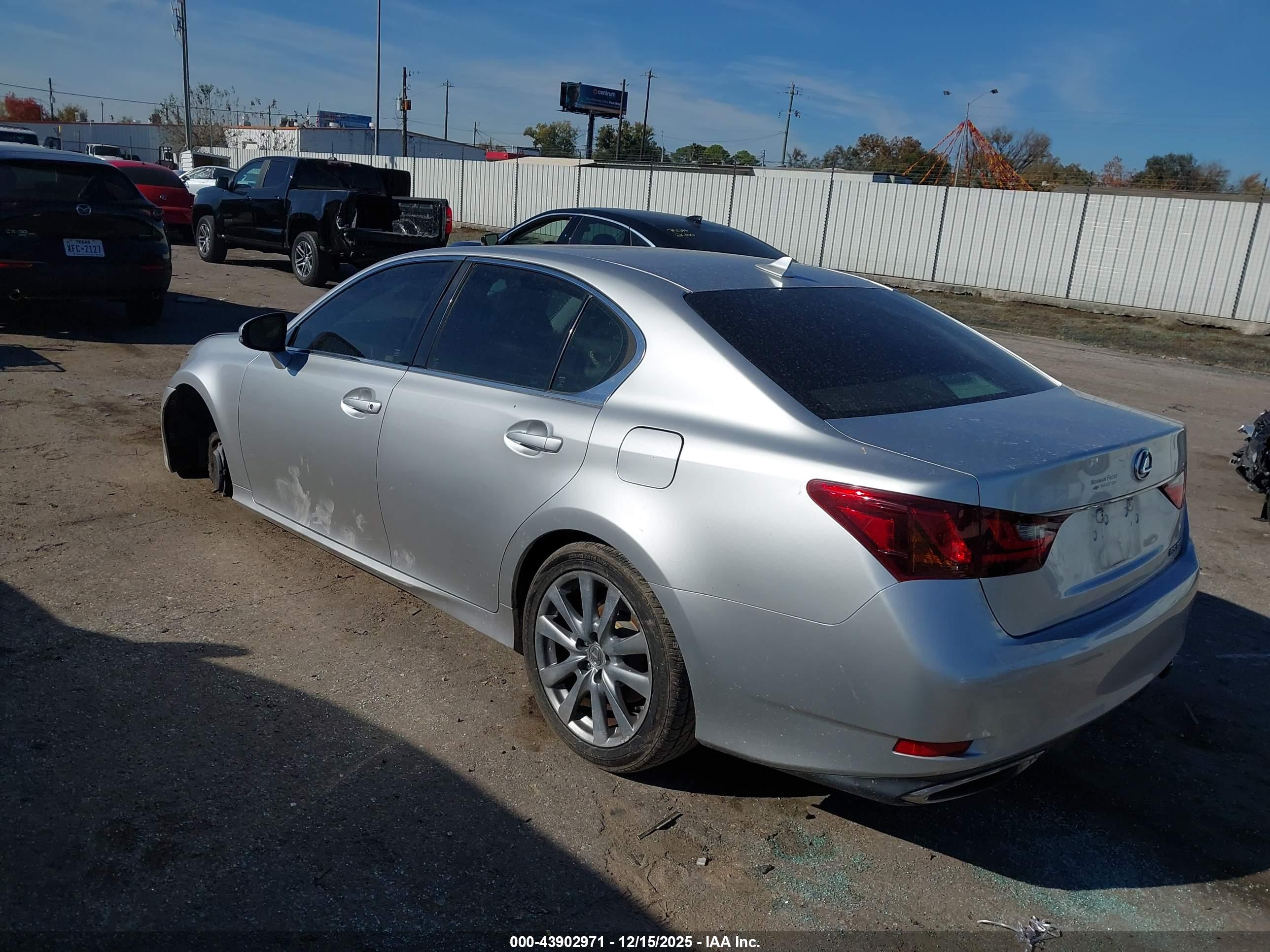 LEXUS GS image 3