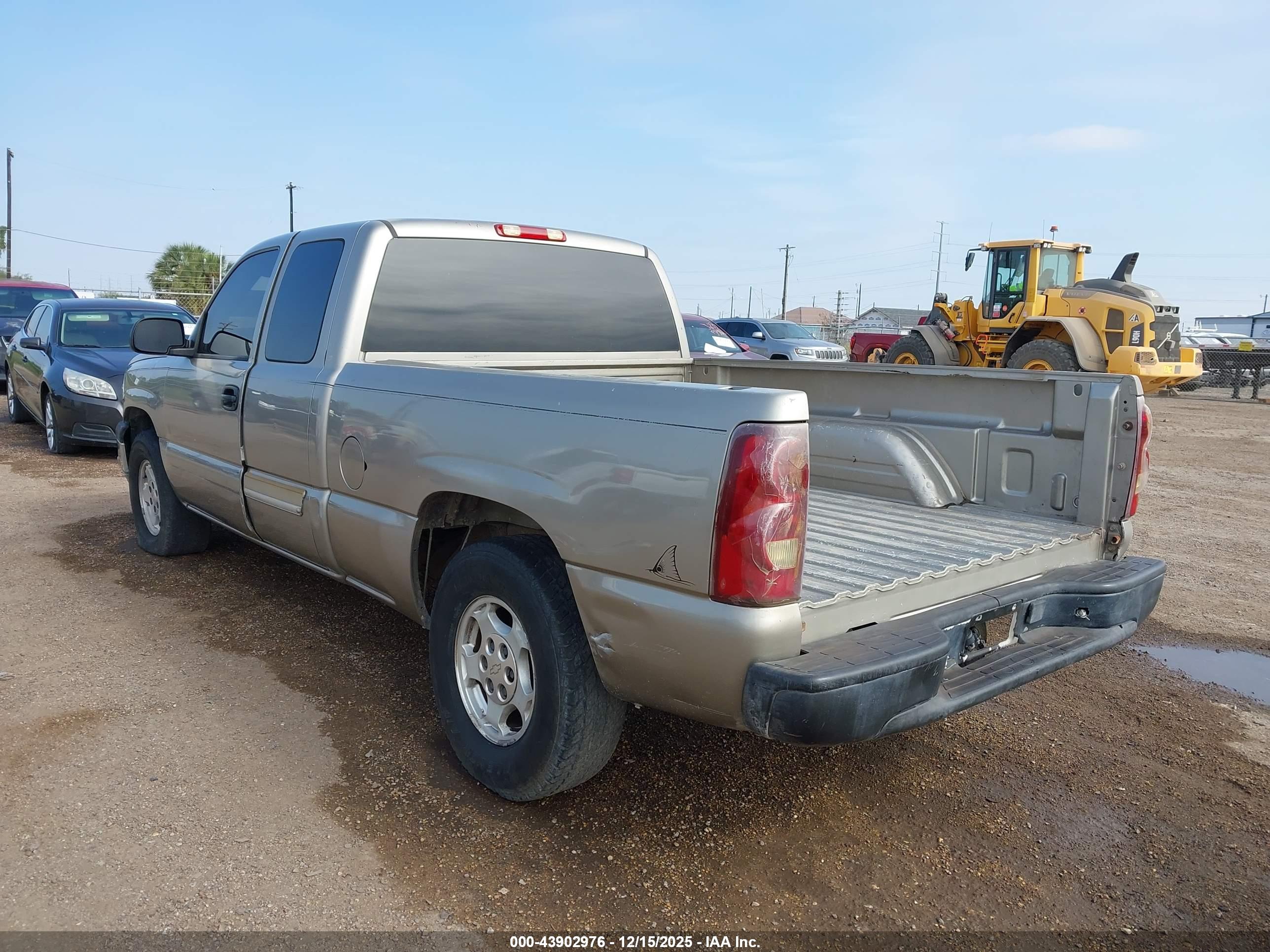 CHEVROLET SILVERADO image 3