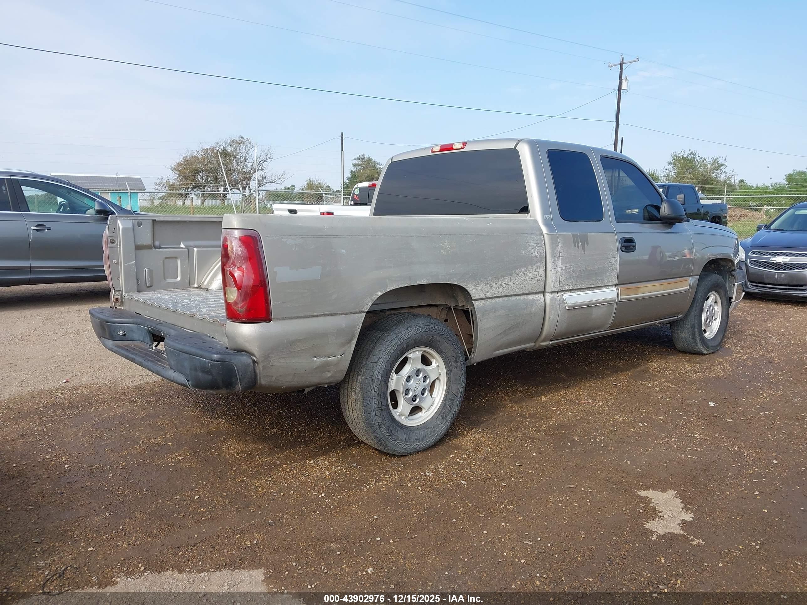 CHEVROLET SILVERADO image 4