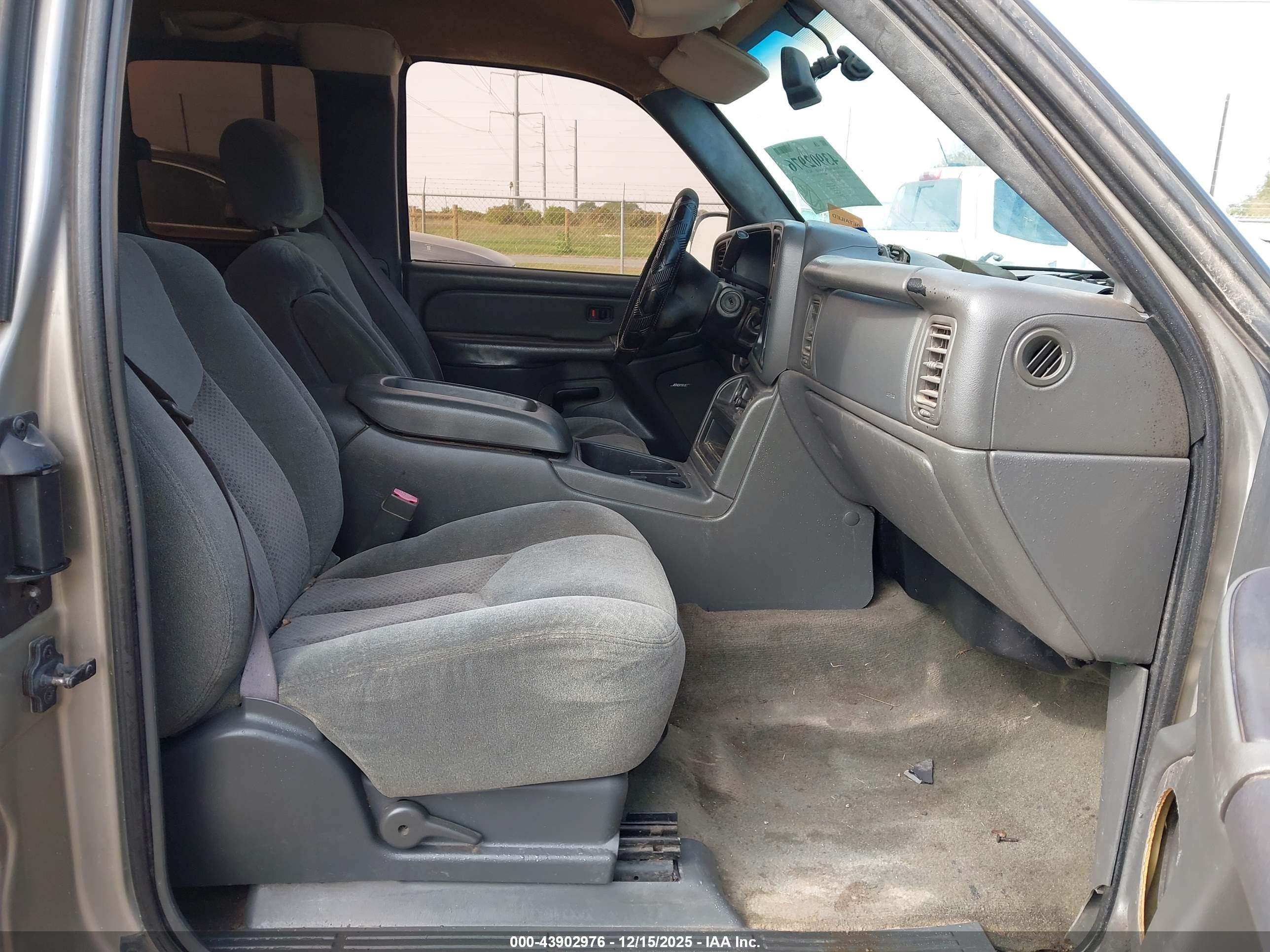 CHEVROLET SILVERADO image 5