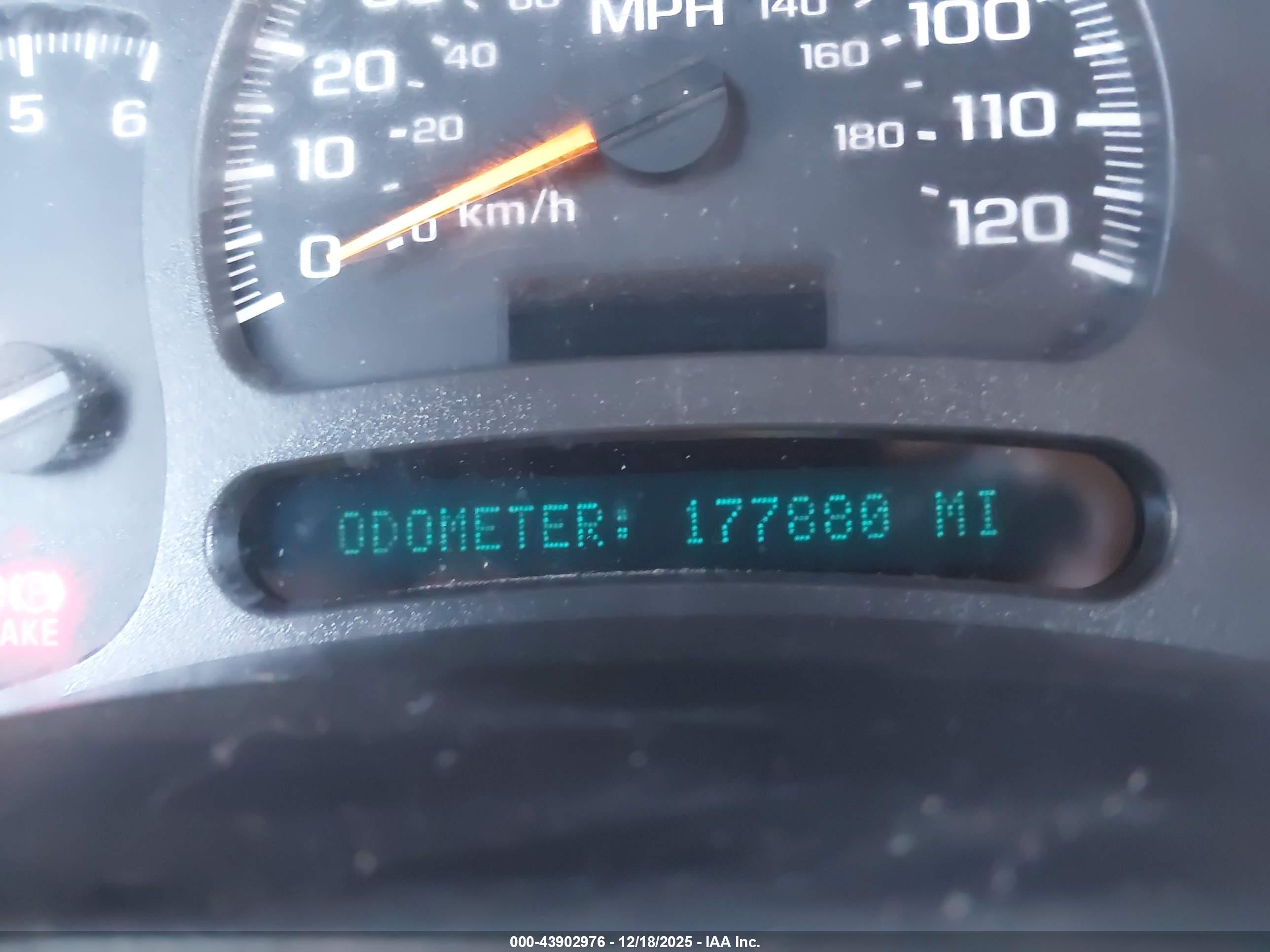 CHEVROLET SILVERADO image 7
