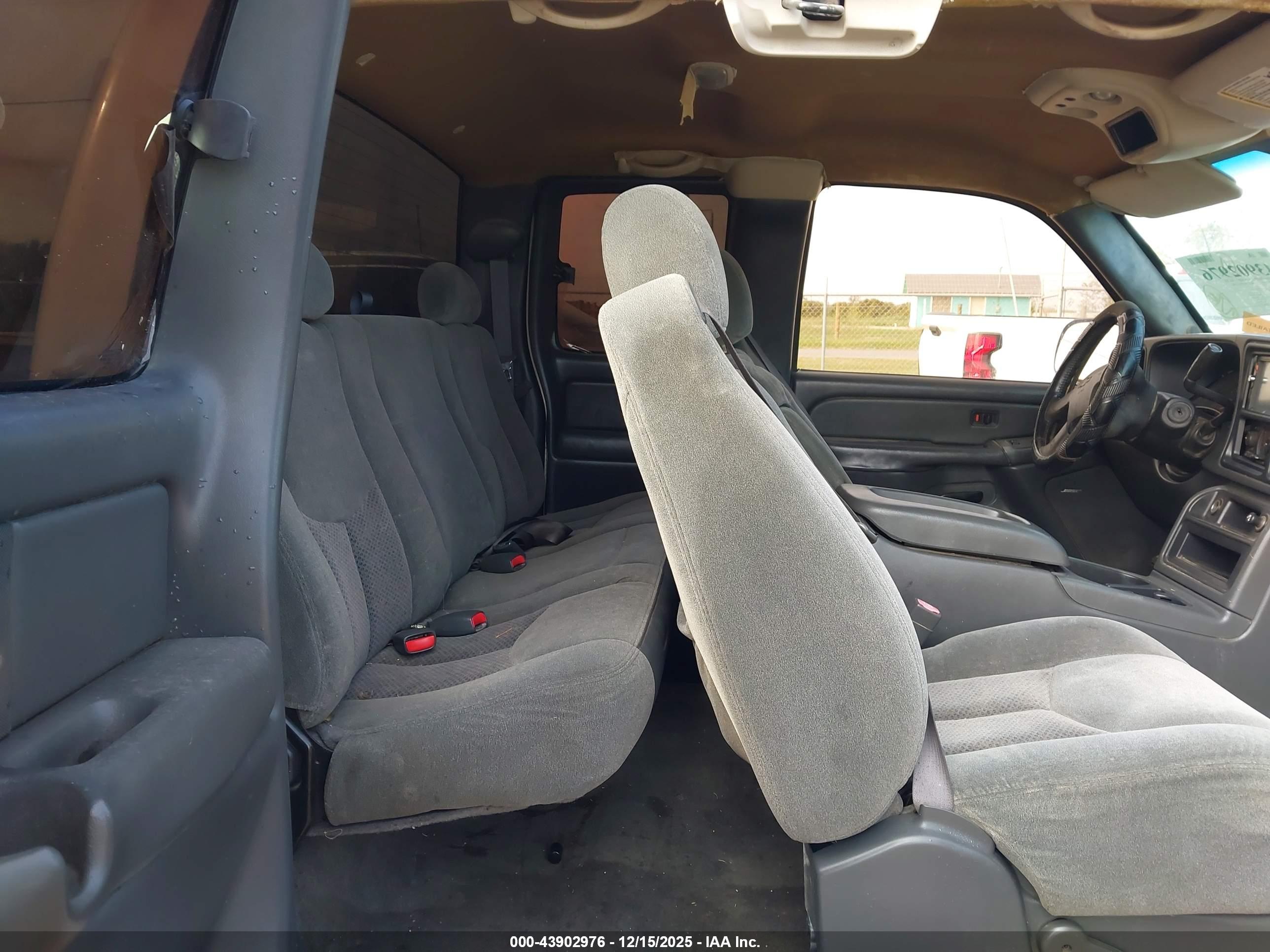 CHEVROLET SILVERADO image 8