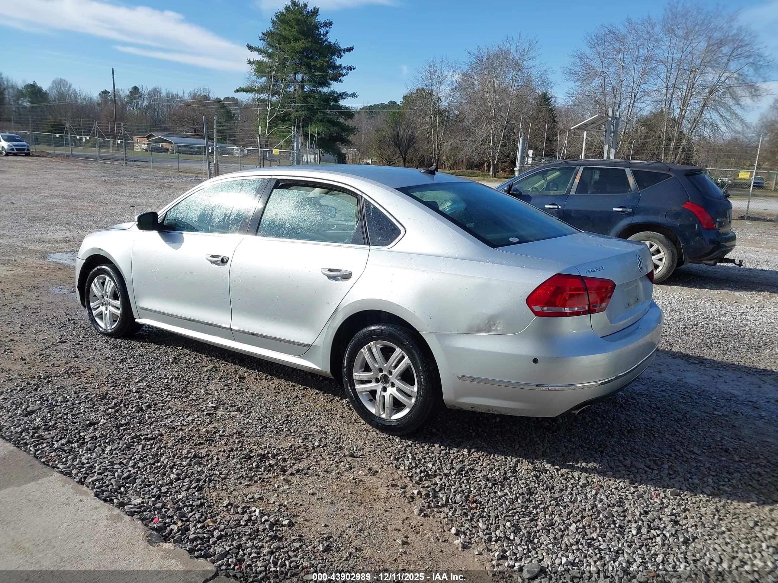 VOLKSWAGEN PASSAT image 3