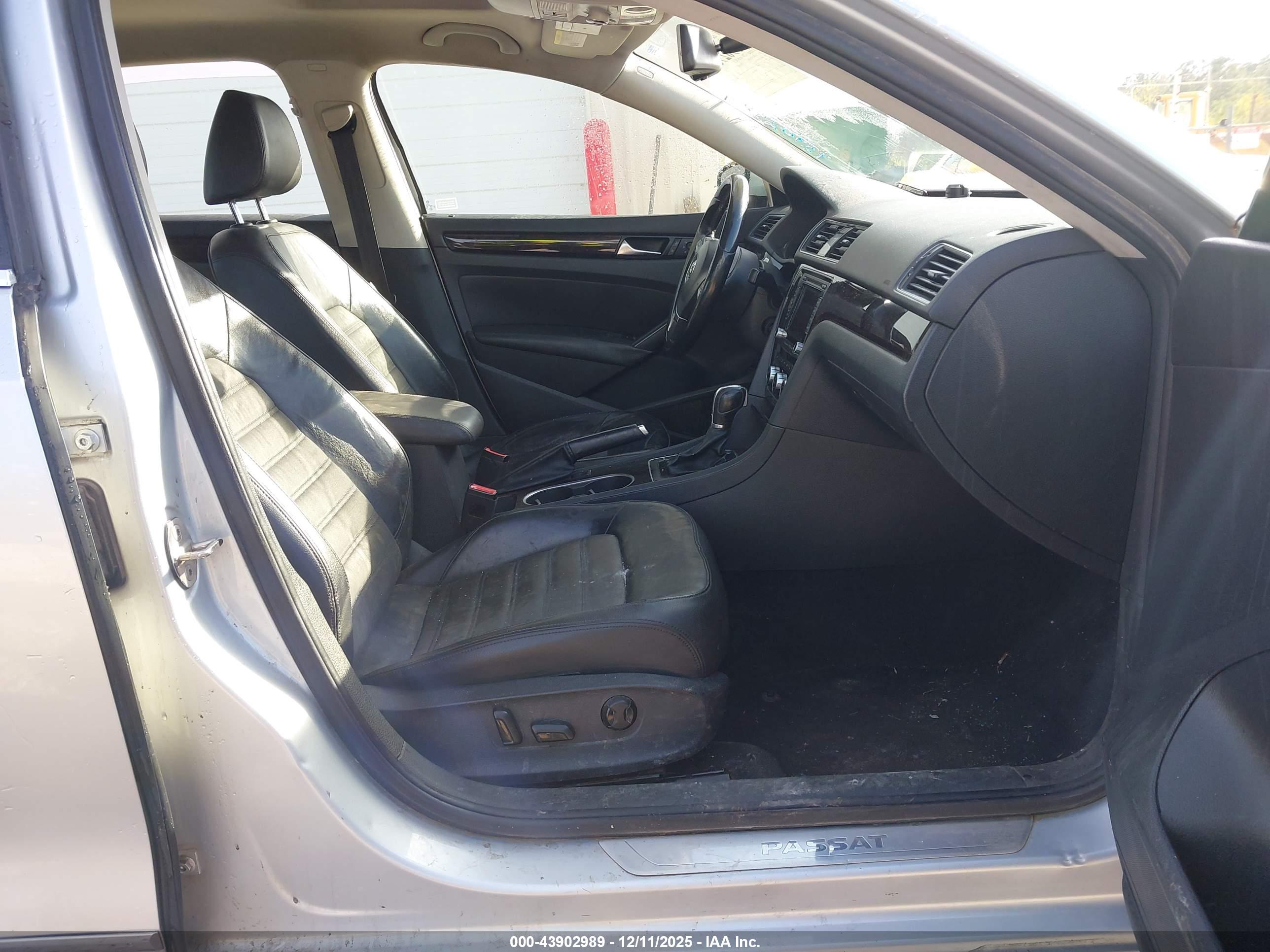 VOLKSWAGEN PASSAT image 5