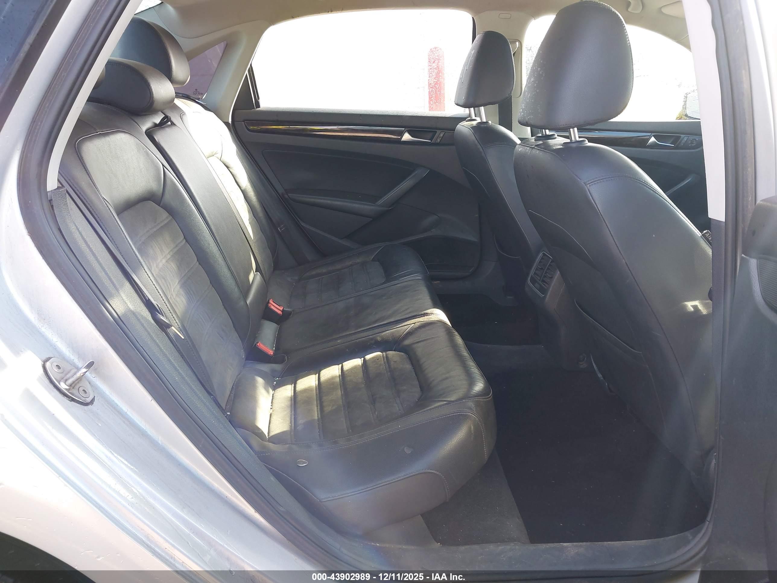 VOLKSWAGEN PASSAT image 8